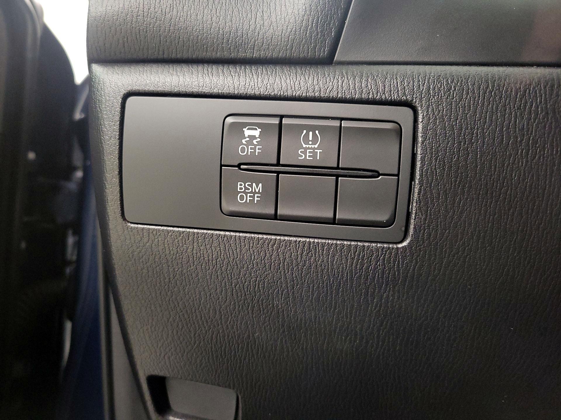 Thumbnail: 2015 Mazda Mazda3 - 13