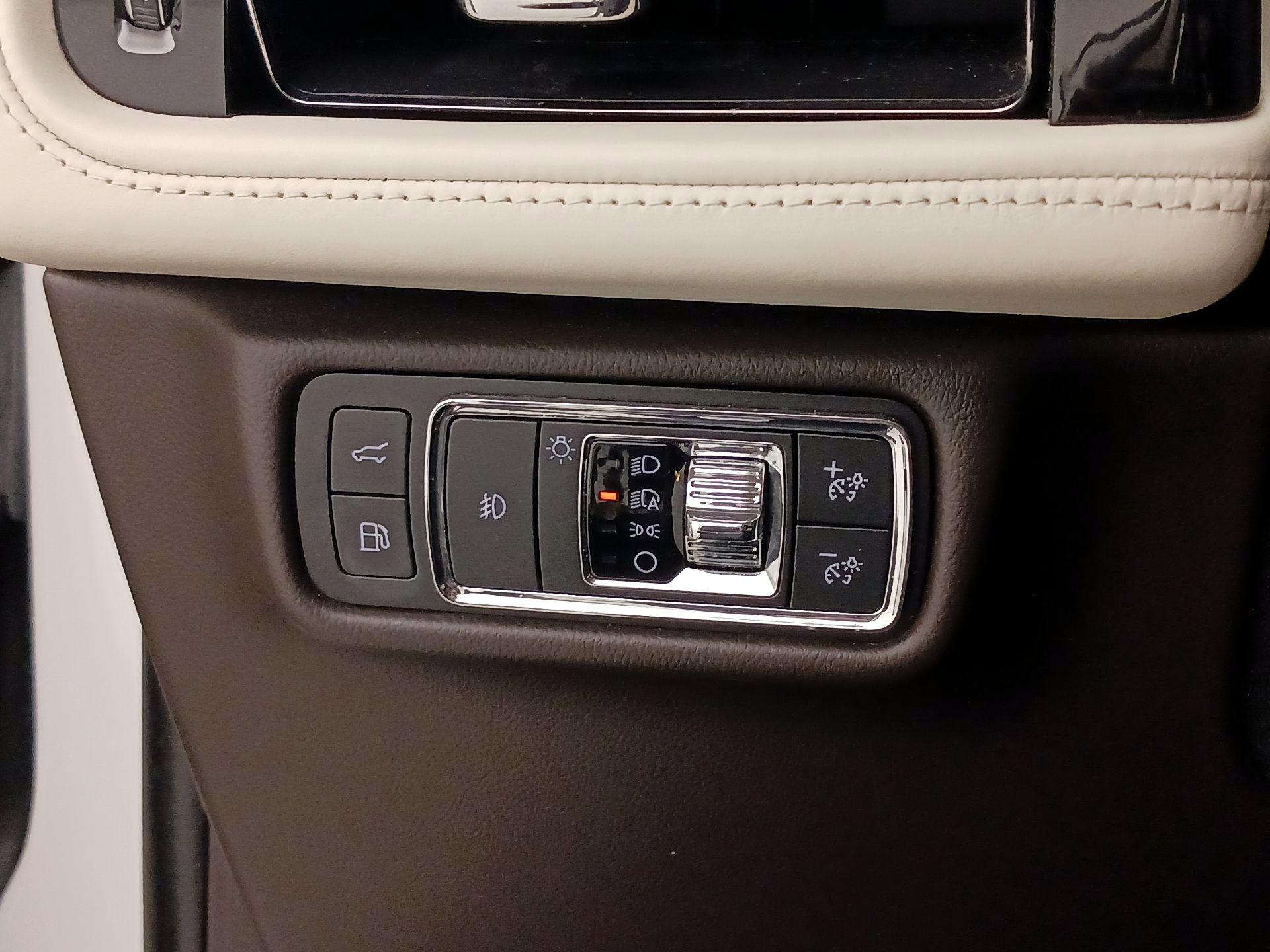 Thumbnail: 2020 Lincoln Aviator - 13