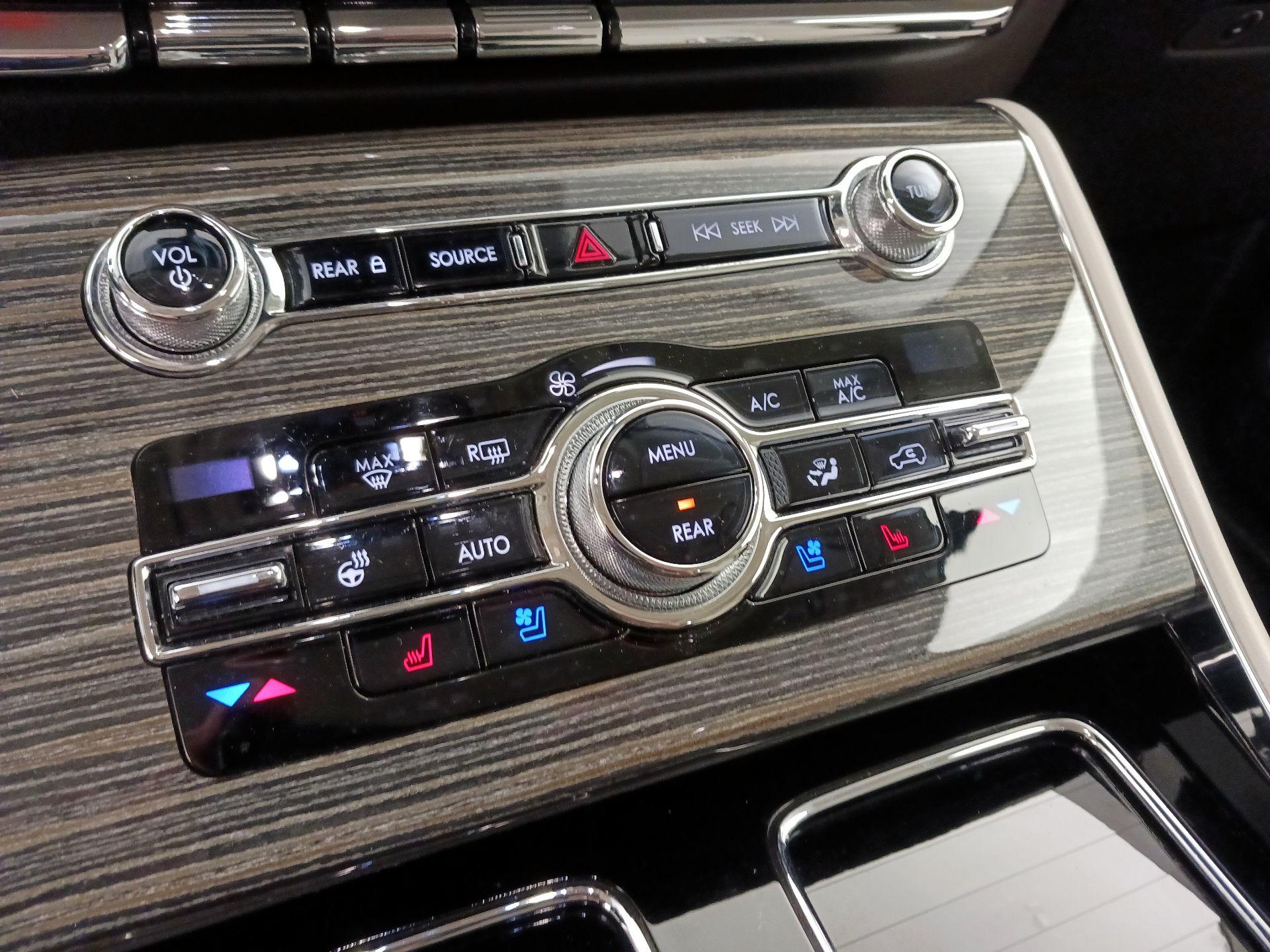 Thumbnail: 2020 Lincoln Aviator - 17