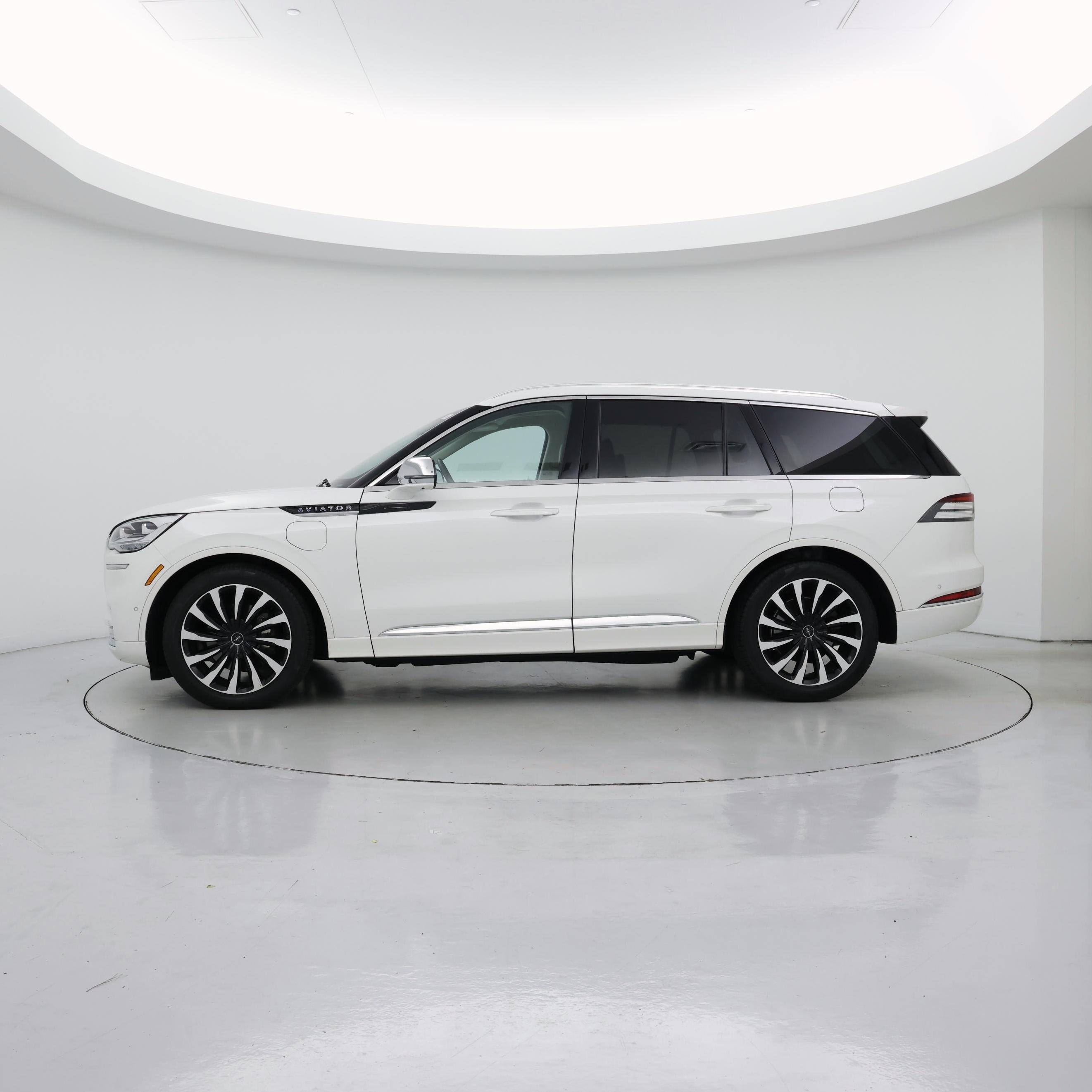 Thumbnail: 2020 Lincoln Aviator - 3