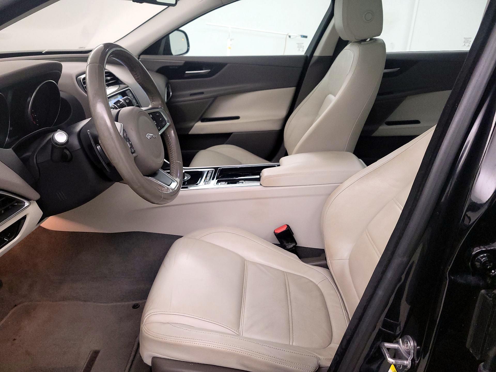 Thumbnail: 2018 Jaguar XE - 11