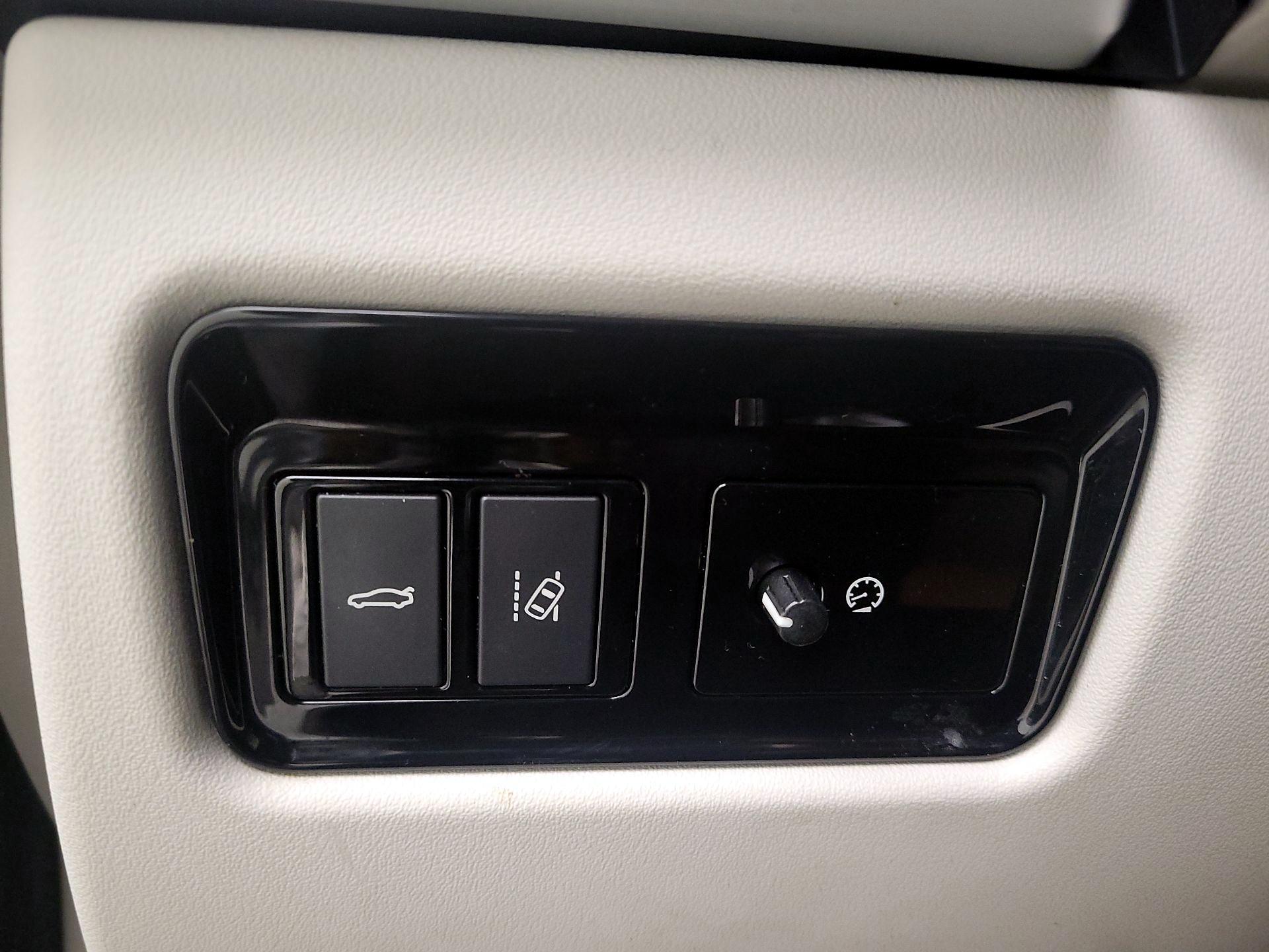 Thumbnail: 2018 Jaguar XE - 13