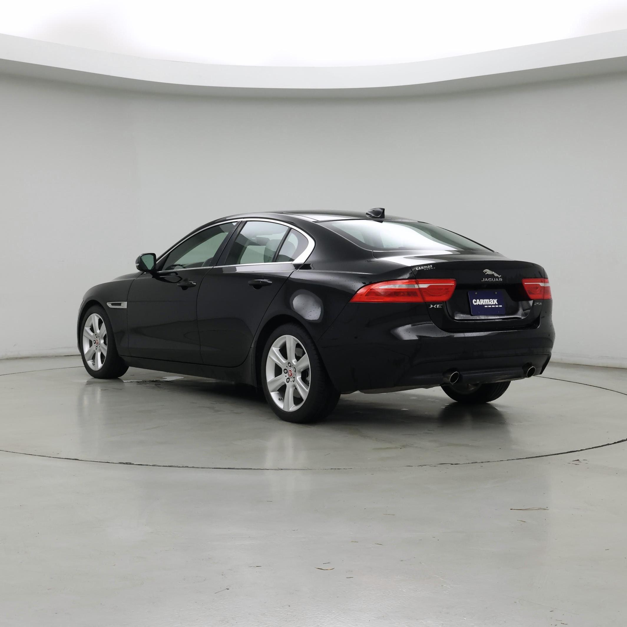 Thumbnail: 2018 Jaguar XE - 2