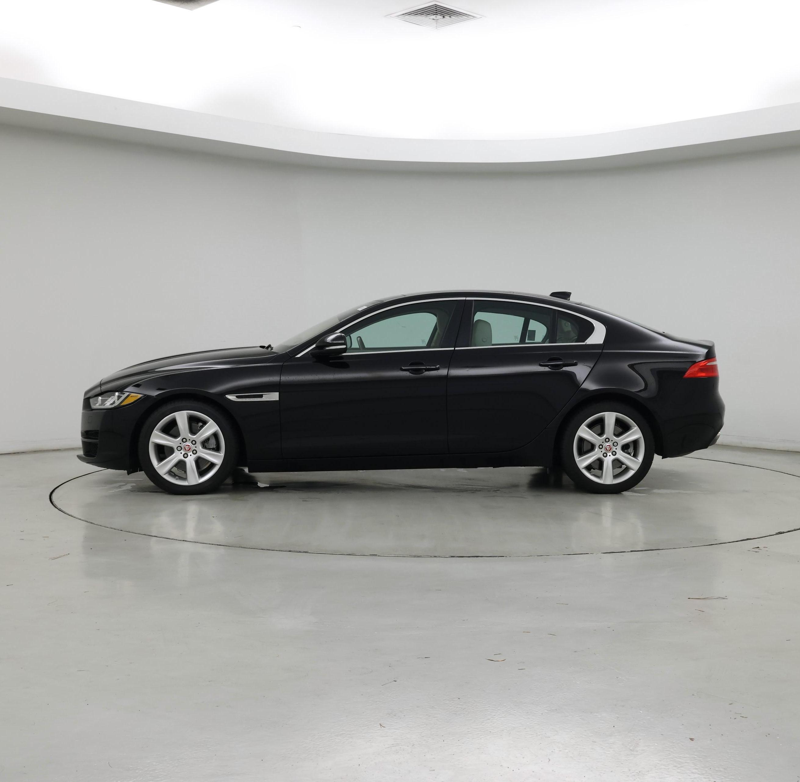 Thumbnail: 2018 Jaguar XE - 3