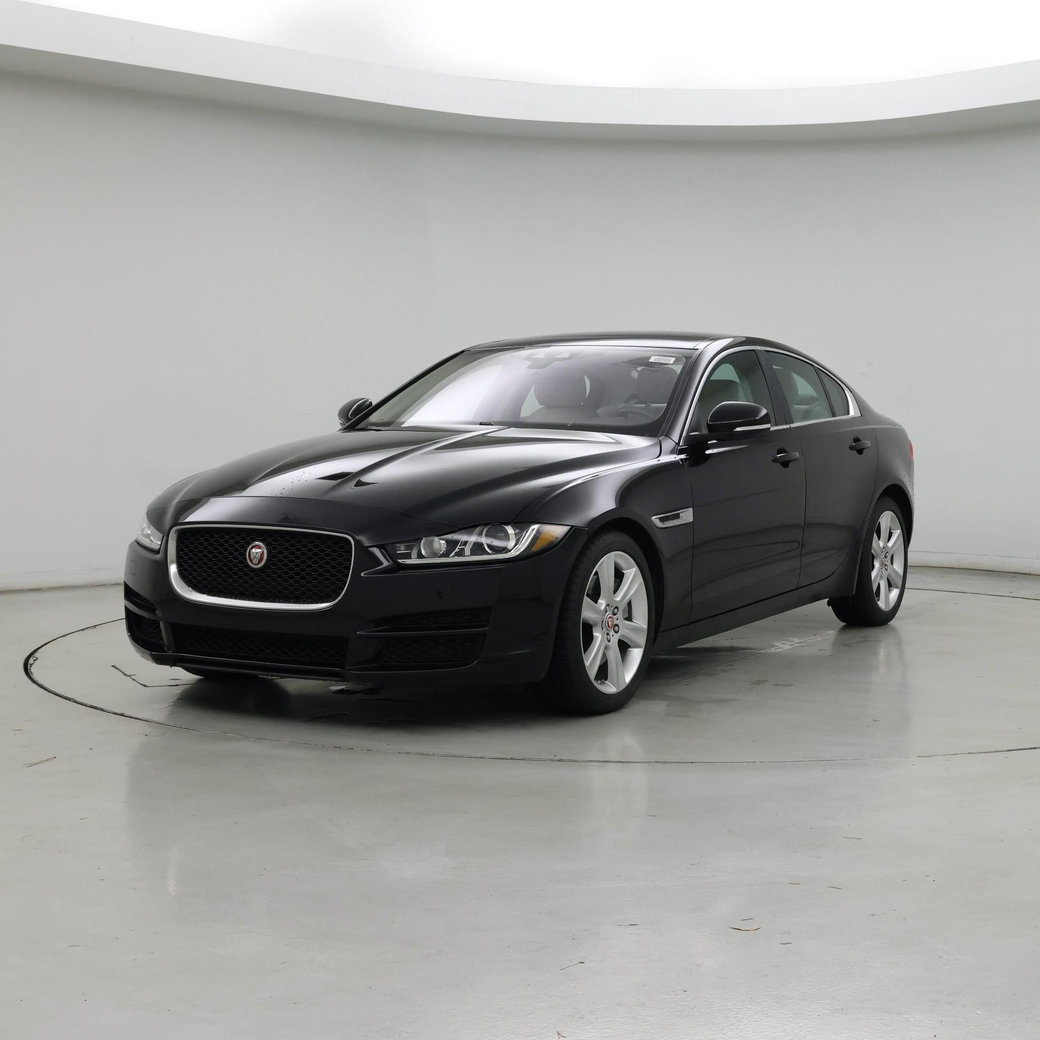 Thumbnail: 2018 Jaguar XE - 4