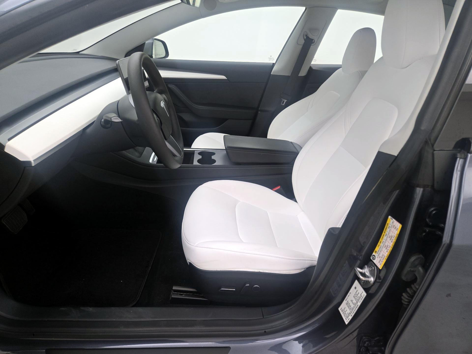 Thumbnail: 2023 Tesla Model 3 - 11