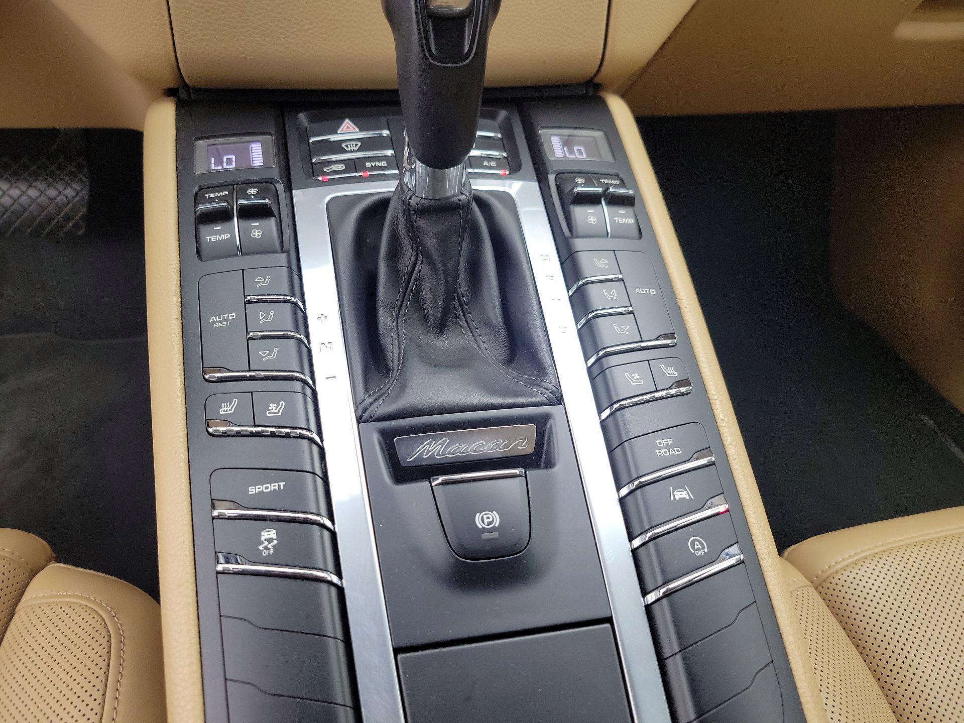 Thumbnail: 2018 Porsche Macan - 16