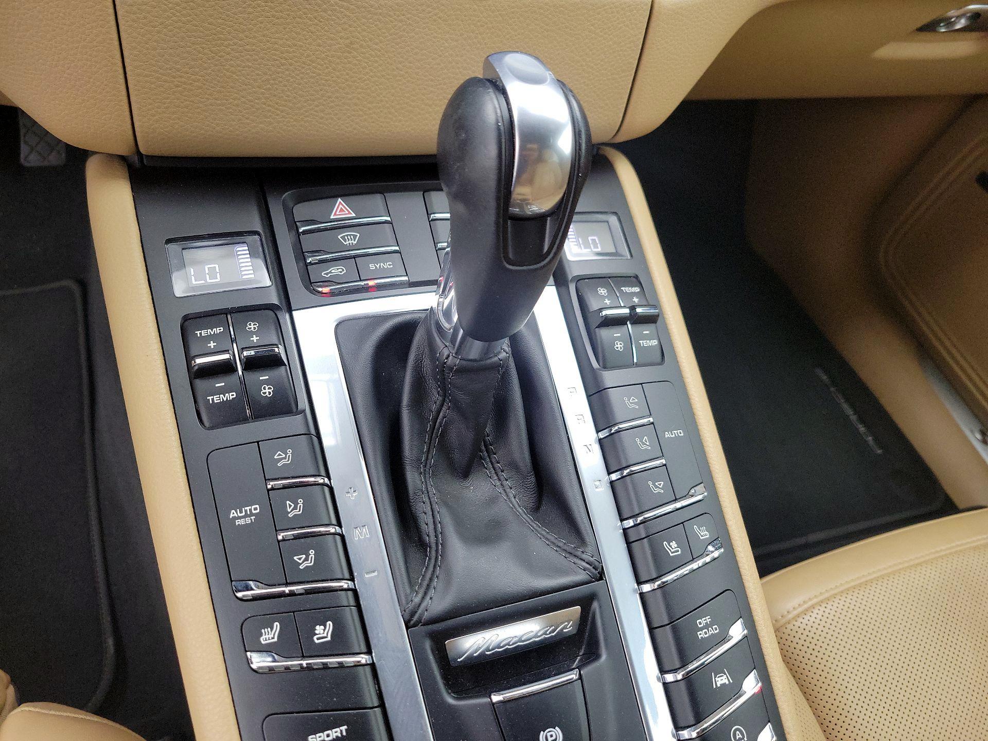 Thumbnail: 2018 Porsche Macan - 17