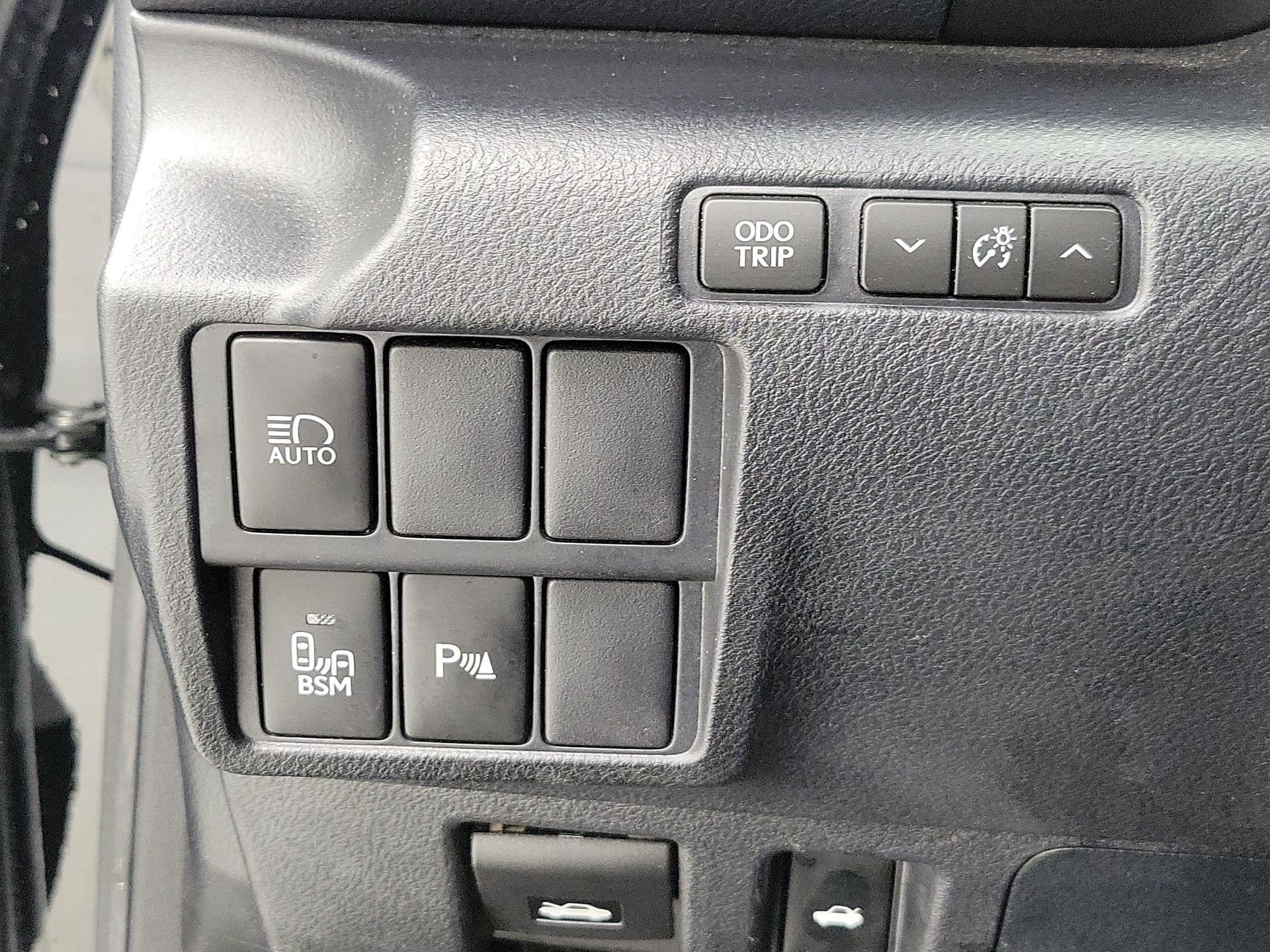 Thumbnail: 2020 Lexus IS - 13