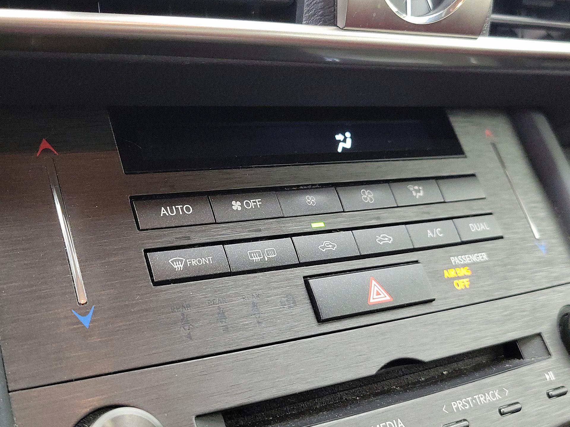 Thumbnail: 2020 Lexus IS - 17