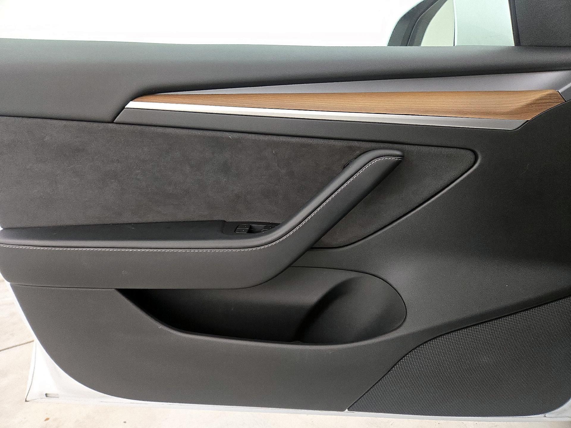 Thumbnail: 2022 Tesla Model 3 - 12