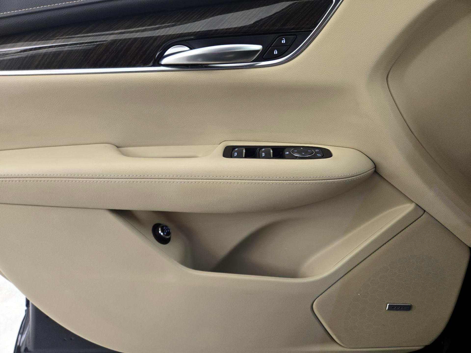 Thumbnail: 2018 Cadillac XT5 - 12