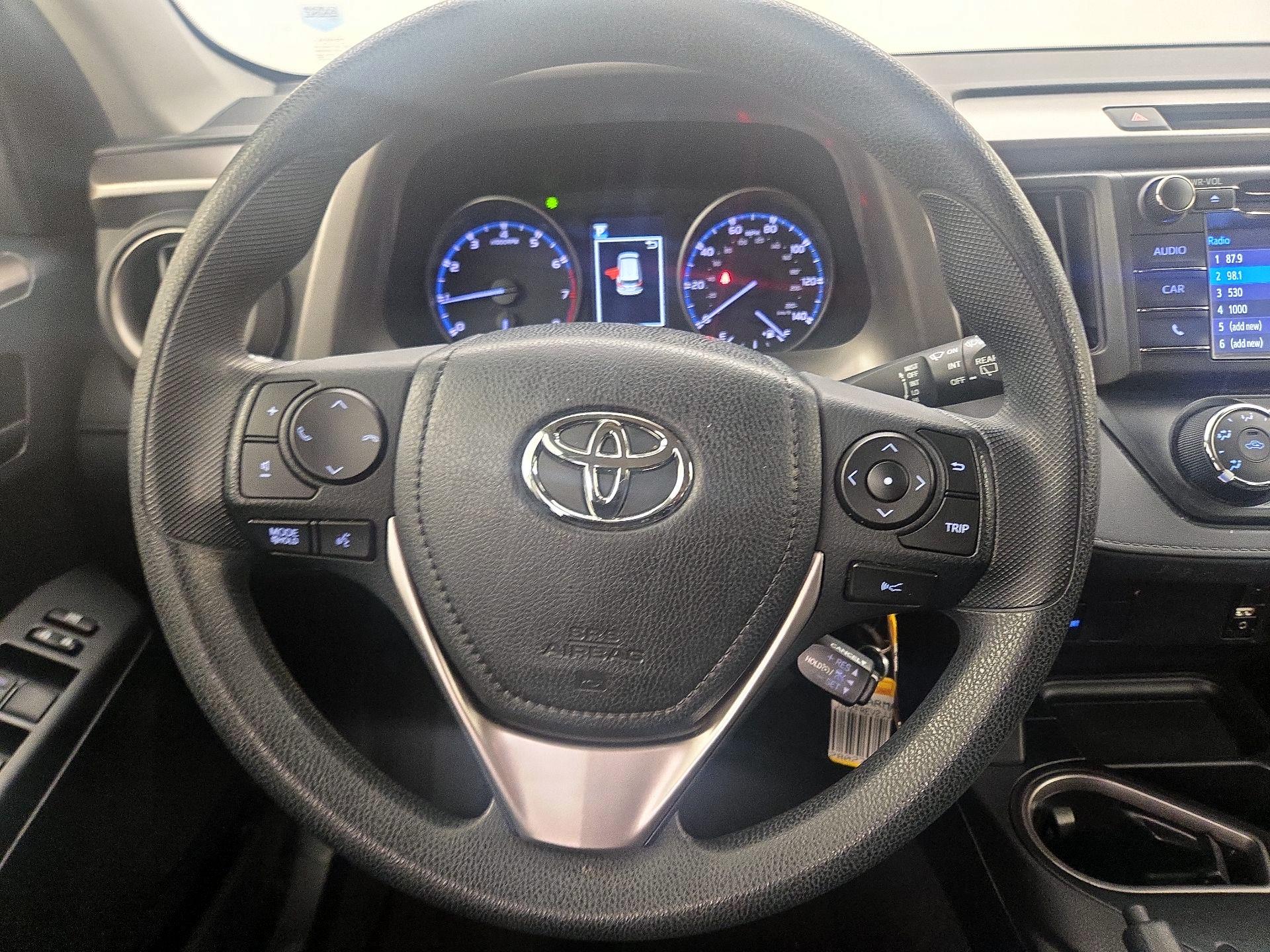 Thumbnail: 2018 Toyota RAV4 - 10