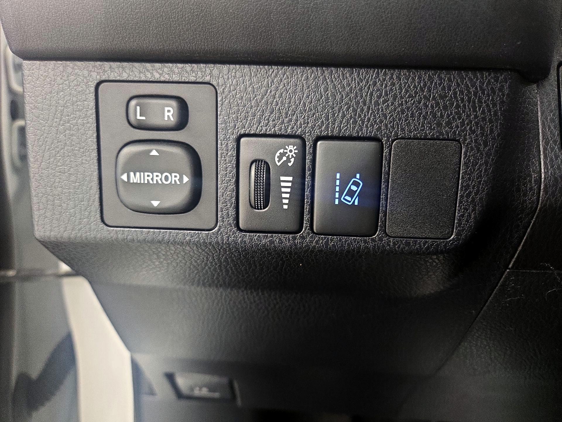 Thumbnail: 2018 Toyota RAV4 - 13