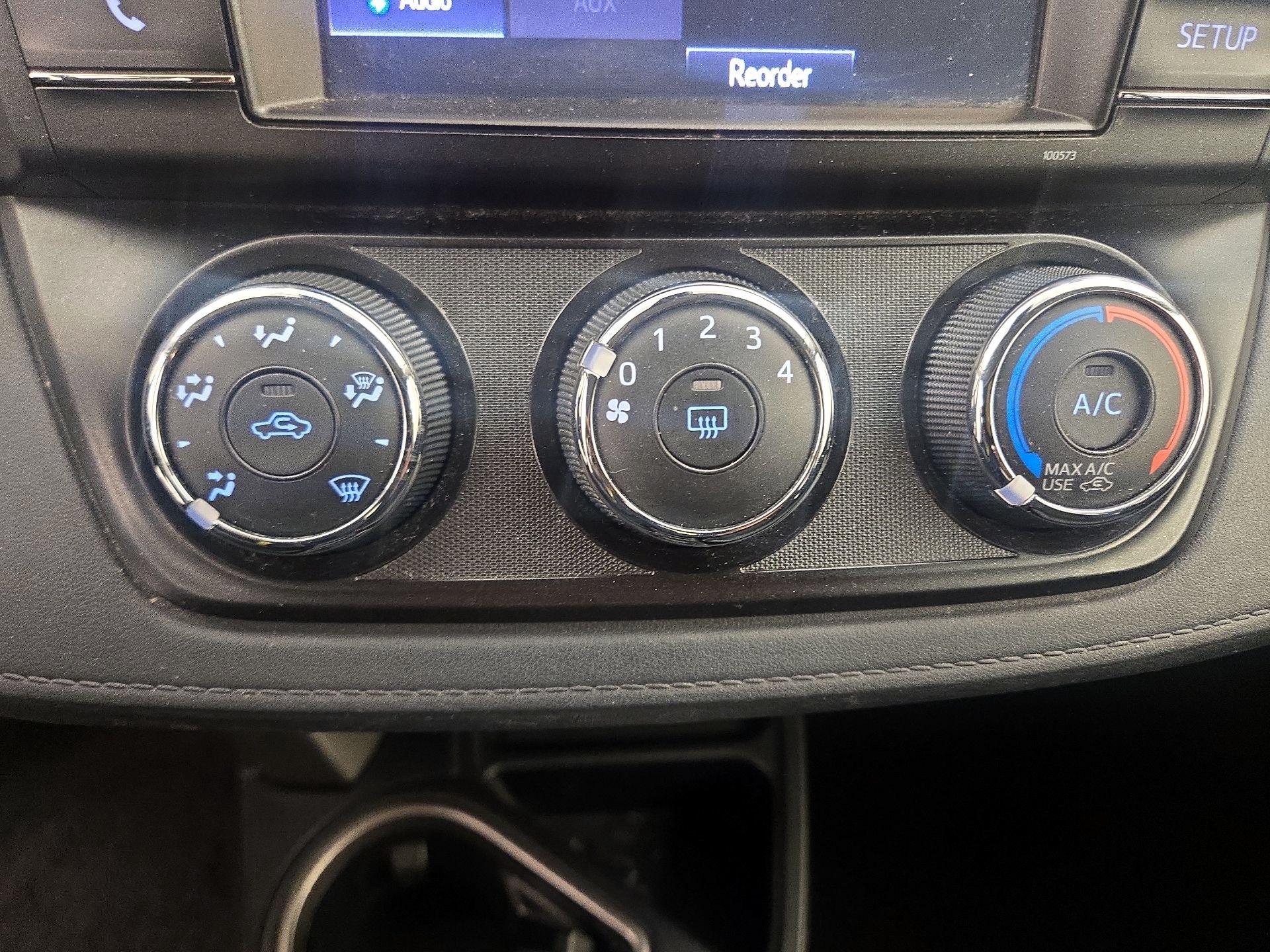 Thumbnail: 2018 Toyota RAV4 - 16