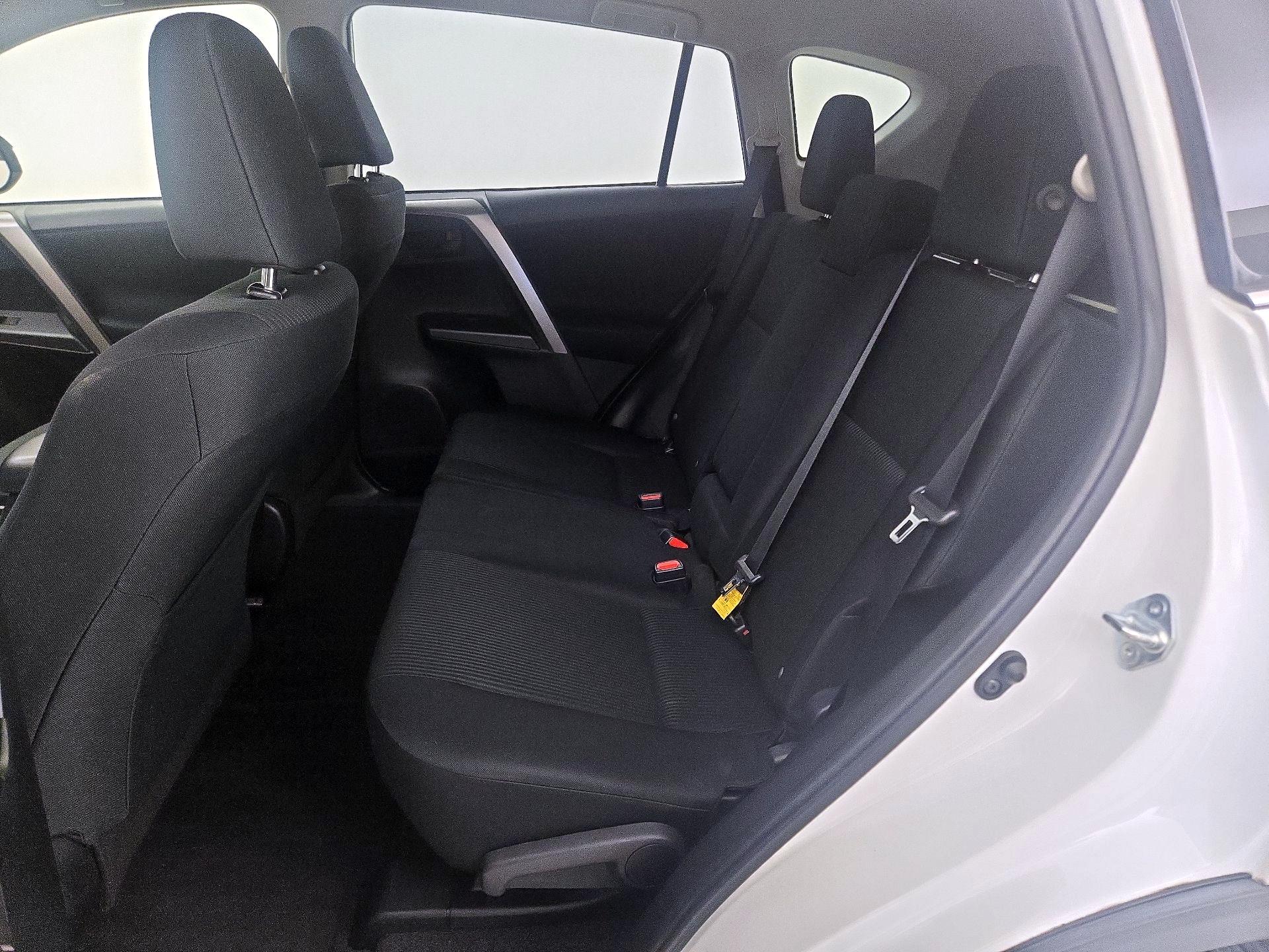 Thumbnail: 2018 Toyota RAV4 - 19