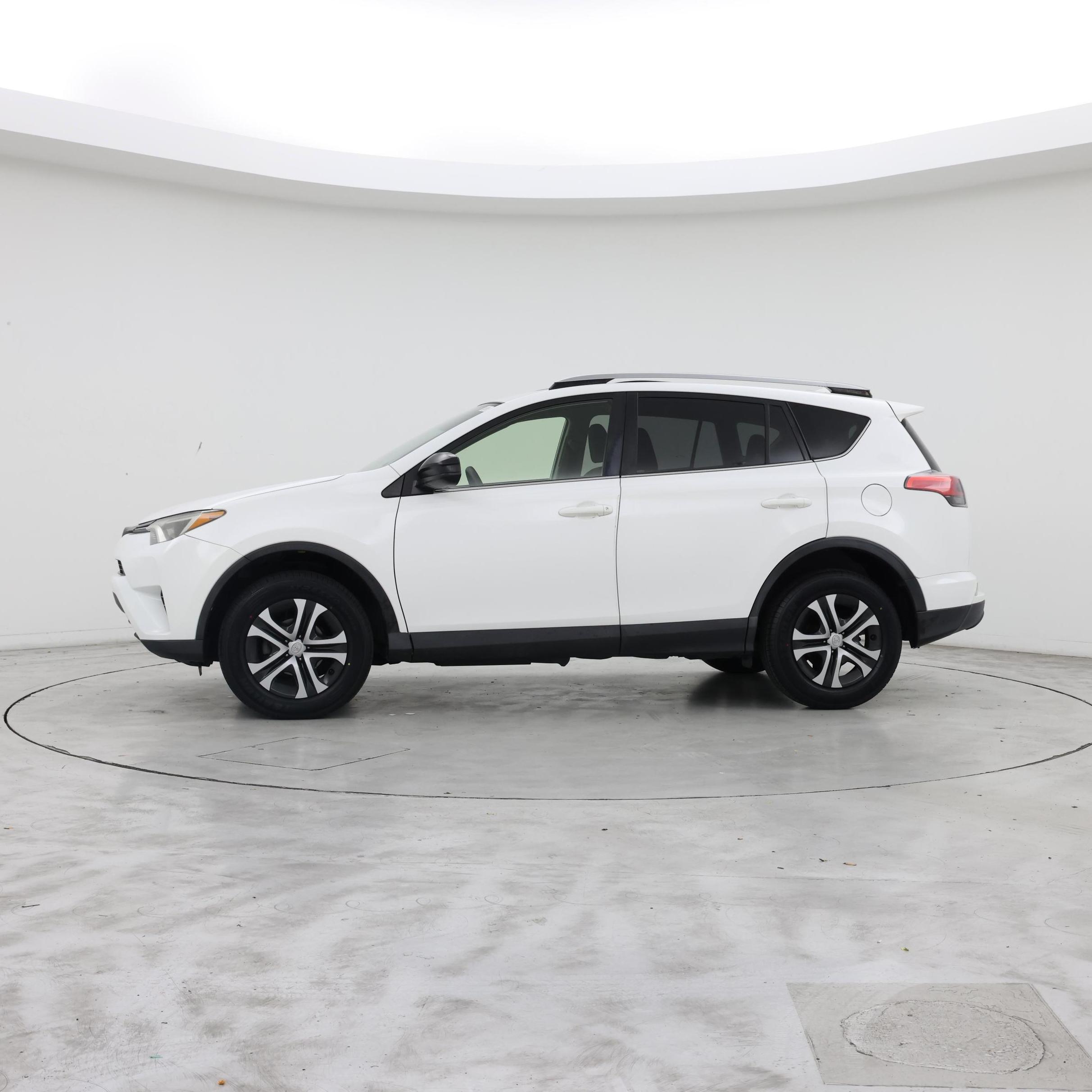 Thumbnail: 2018 Toyota RAV4 - 3