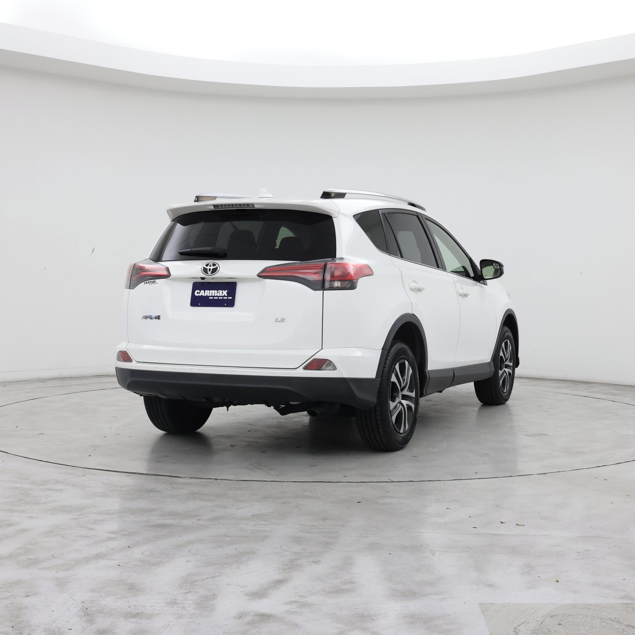 Thumbnail: 2018 Toyota RAV4 - 8