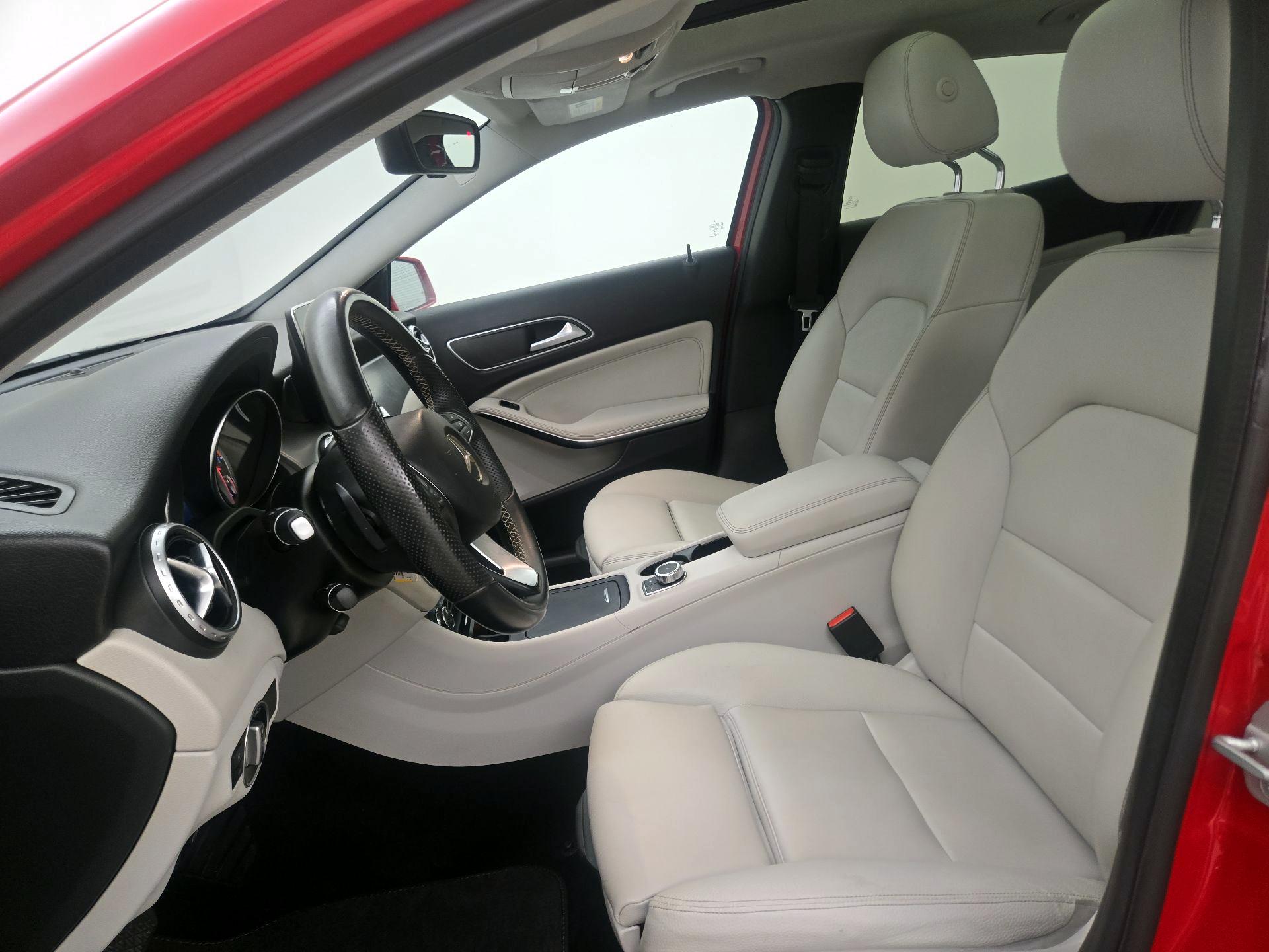 Thumbnail: 2016 Mercedes-Benz GLA - 11