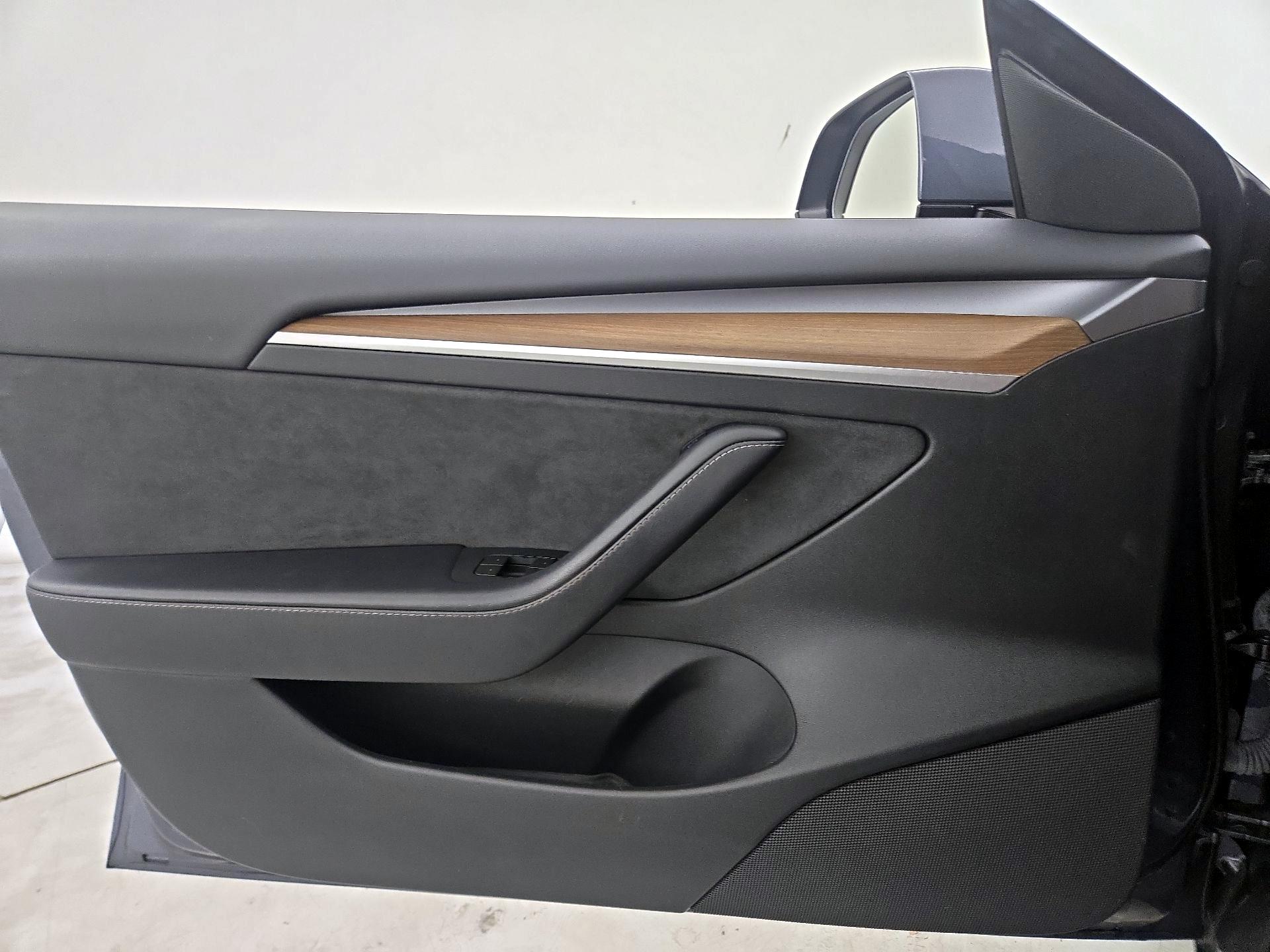 Thumbnail: 2023 Tesla Model 3 - 12