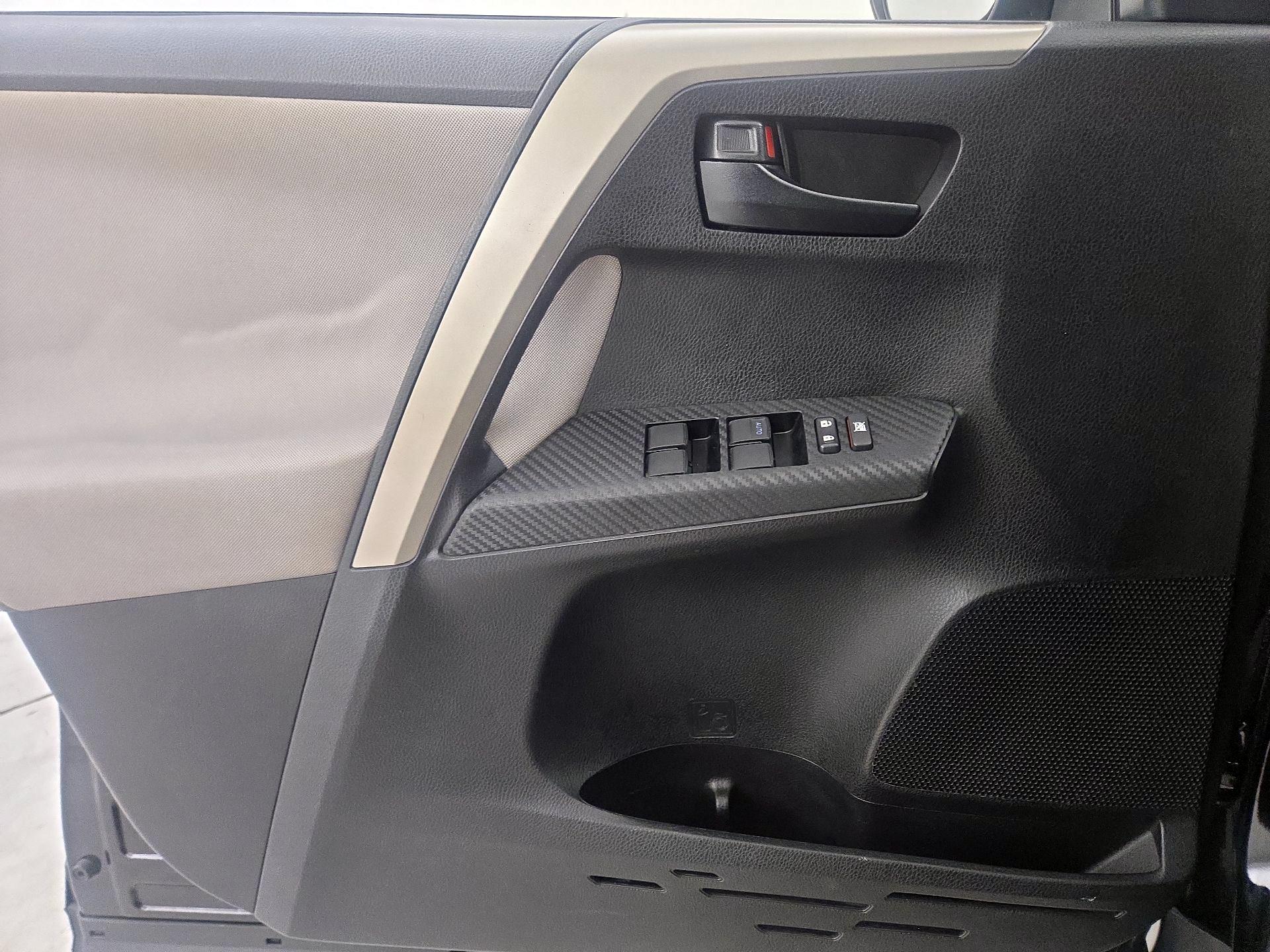 Thumbnail: 2015 Toyota RAV4 - 12