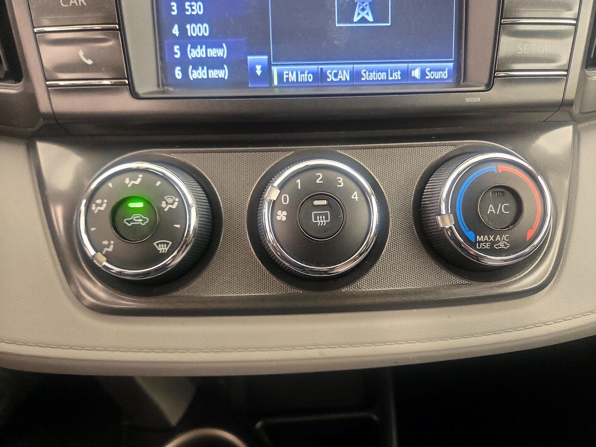 Thumbnail: 2015 Toyota RAV4 - 16