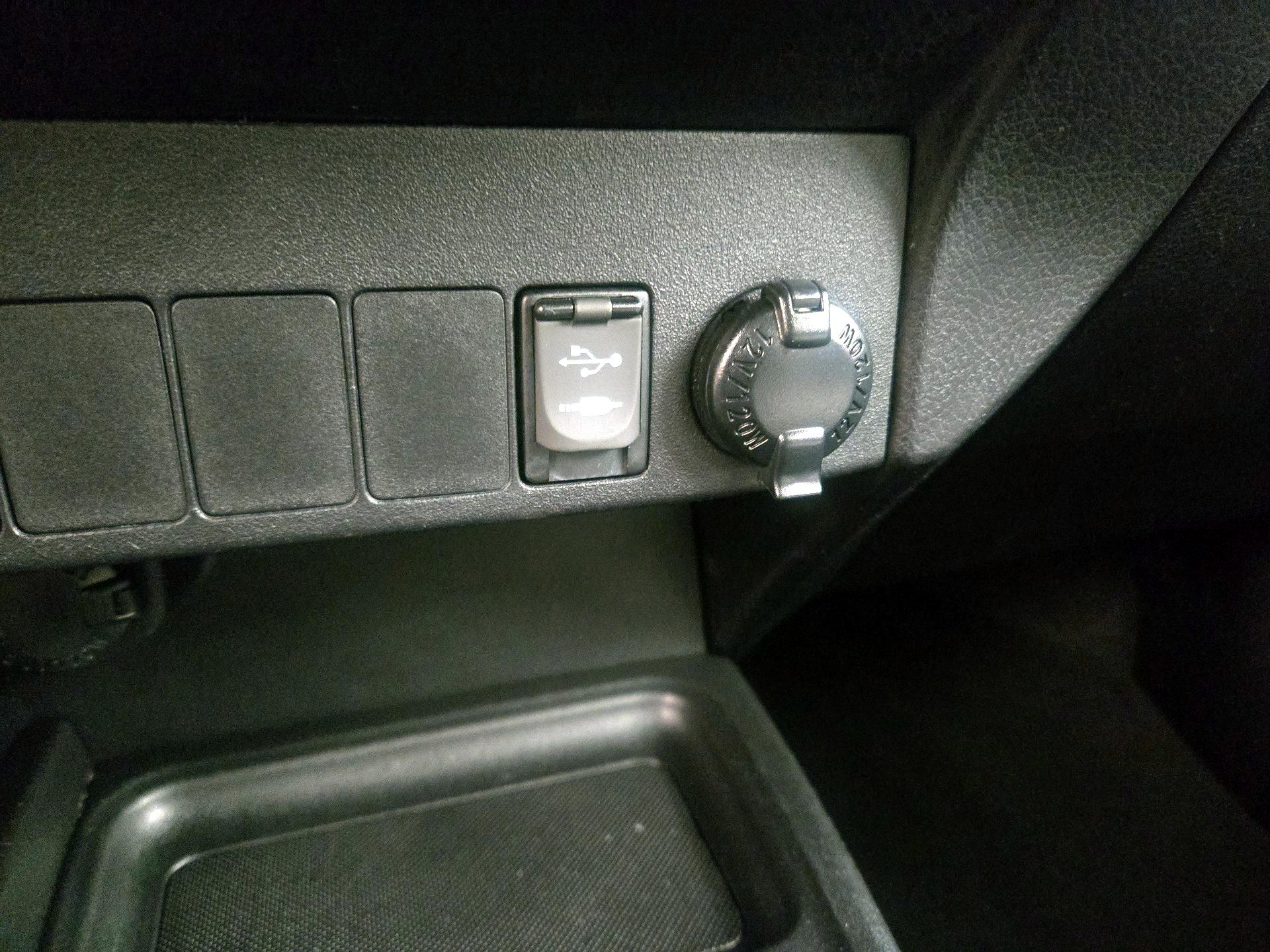 Thumbnail: 2015 Toyota RAV4 - 18