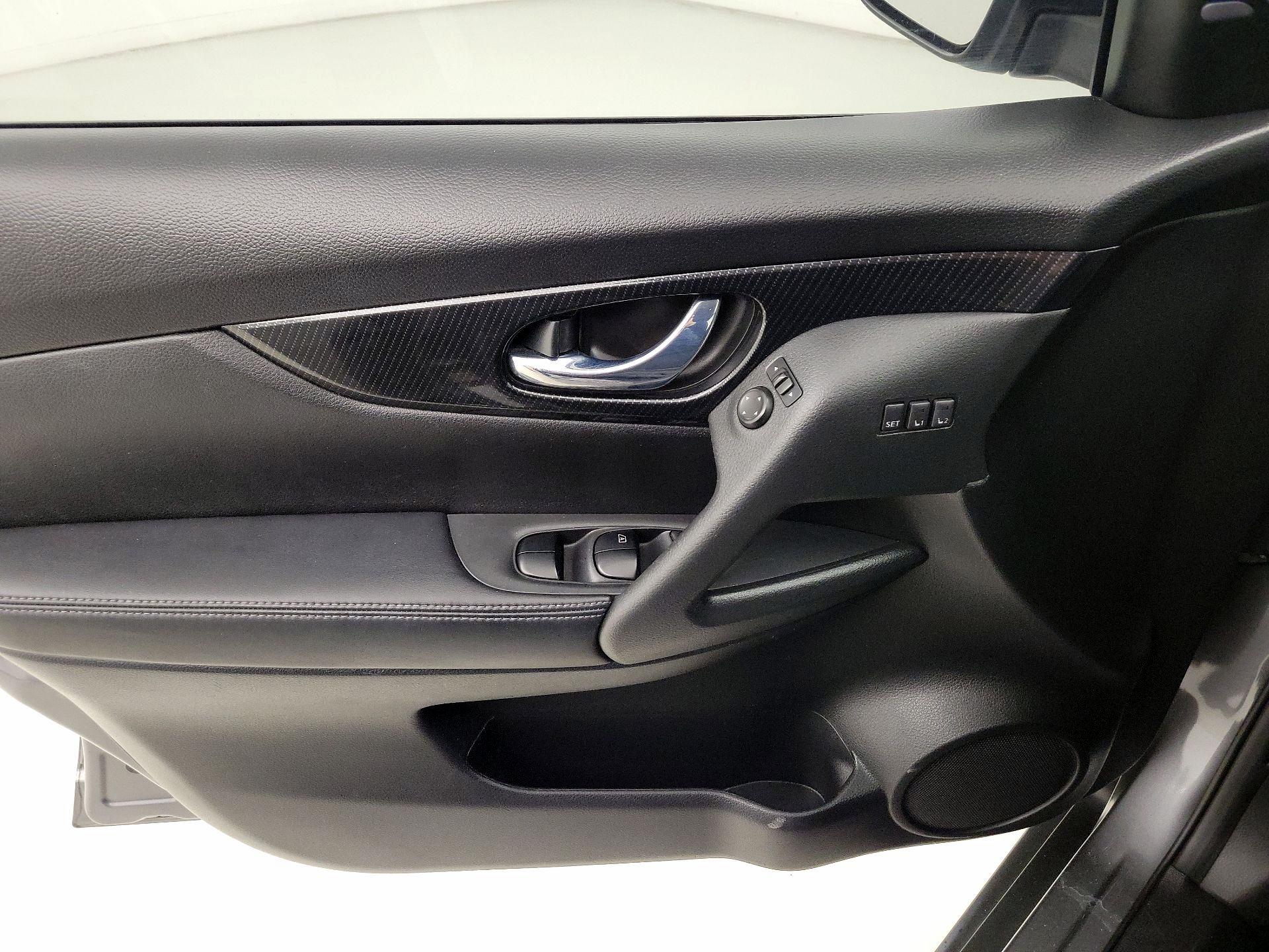 Thumbnail: 2018 Nissan Rogue - 12