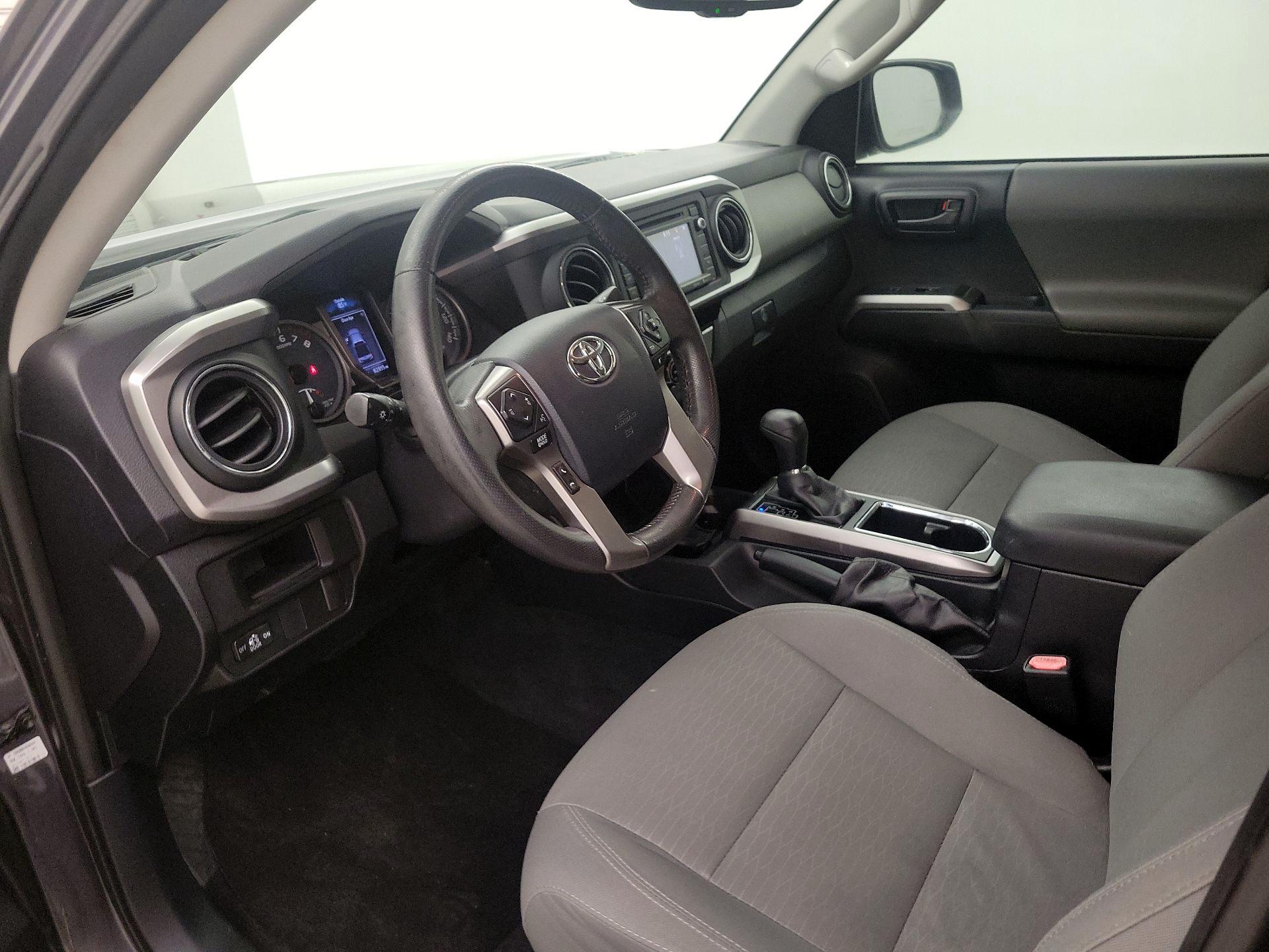 Thumbnail: 2017 Toyota Tacoma - 11