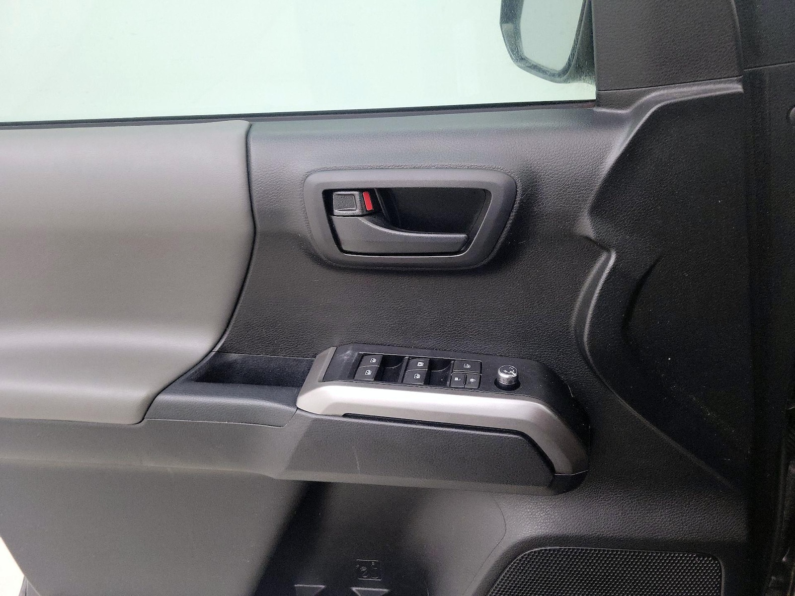 2017 Toyota Tacoma SR5 - Photo 13