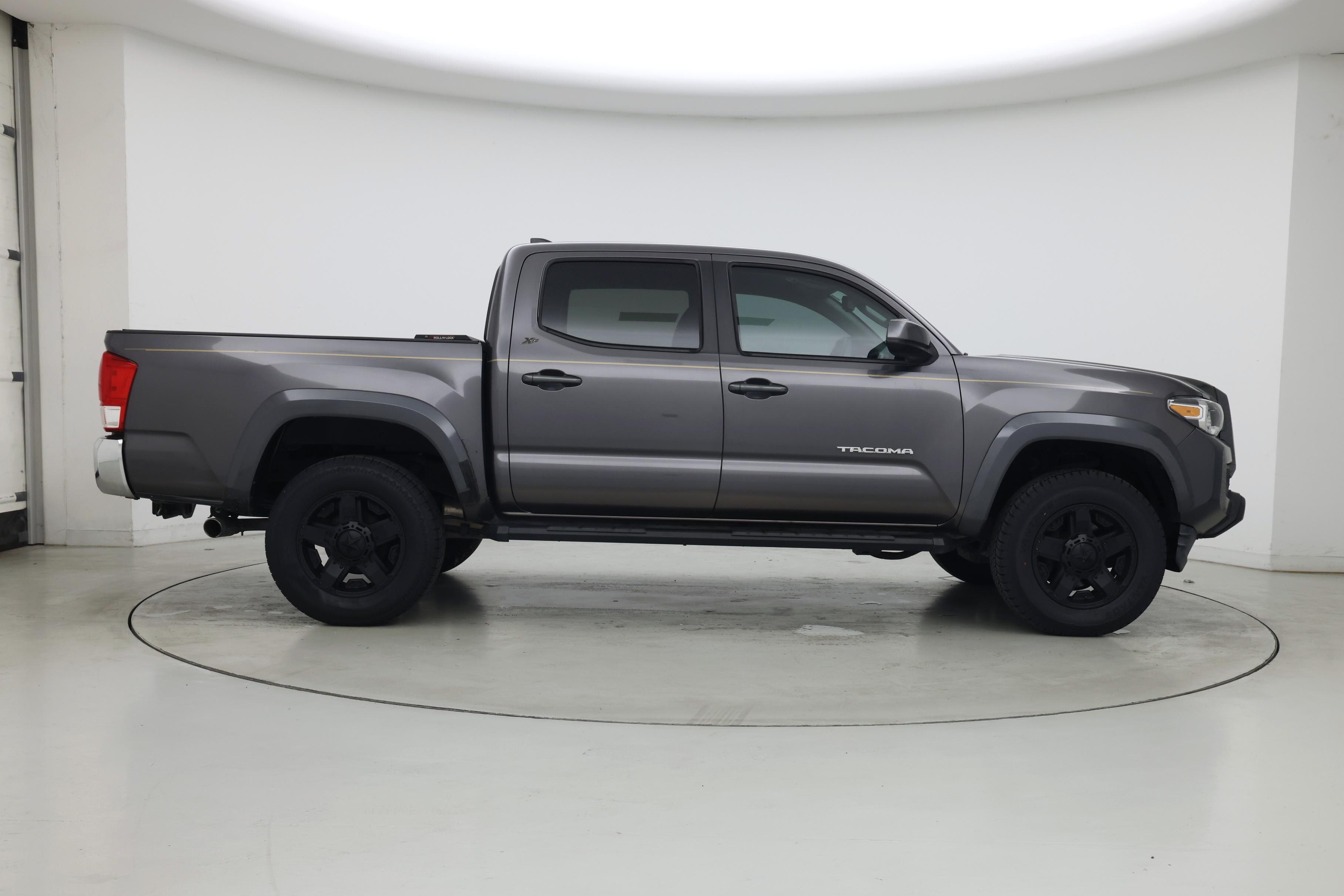 Thumbnail: 2017 Toyota Tacoma - 7