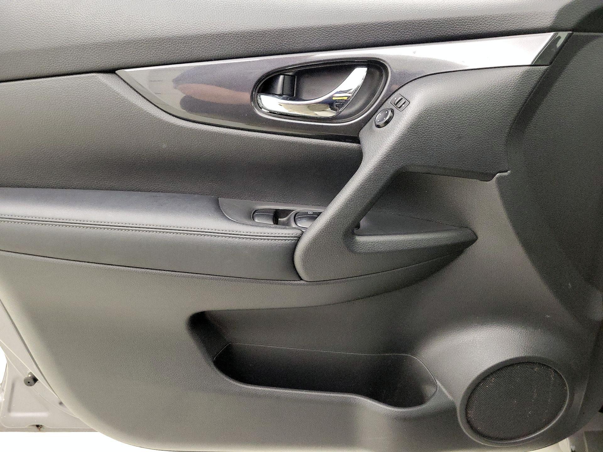 Thumbnail: 2018 Nissan Rogue - 12