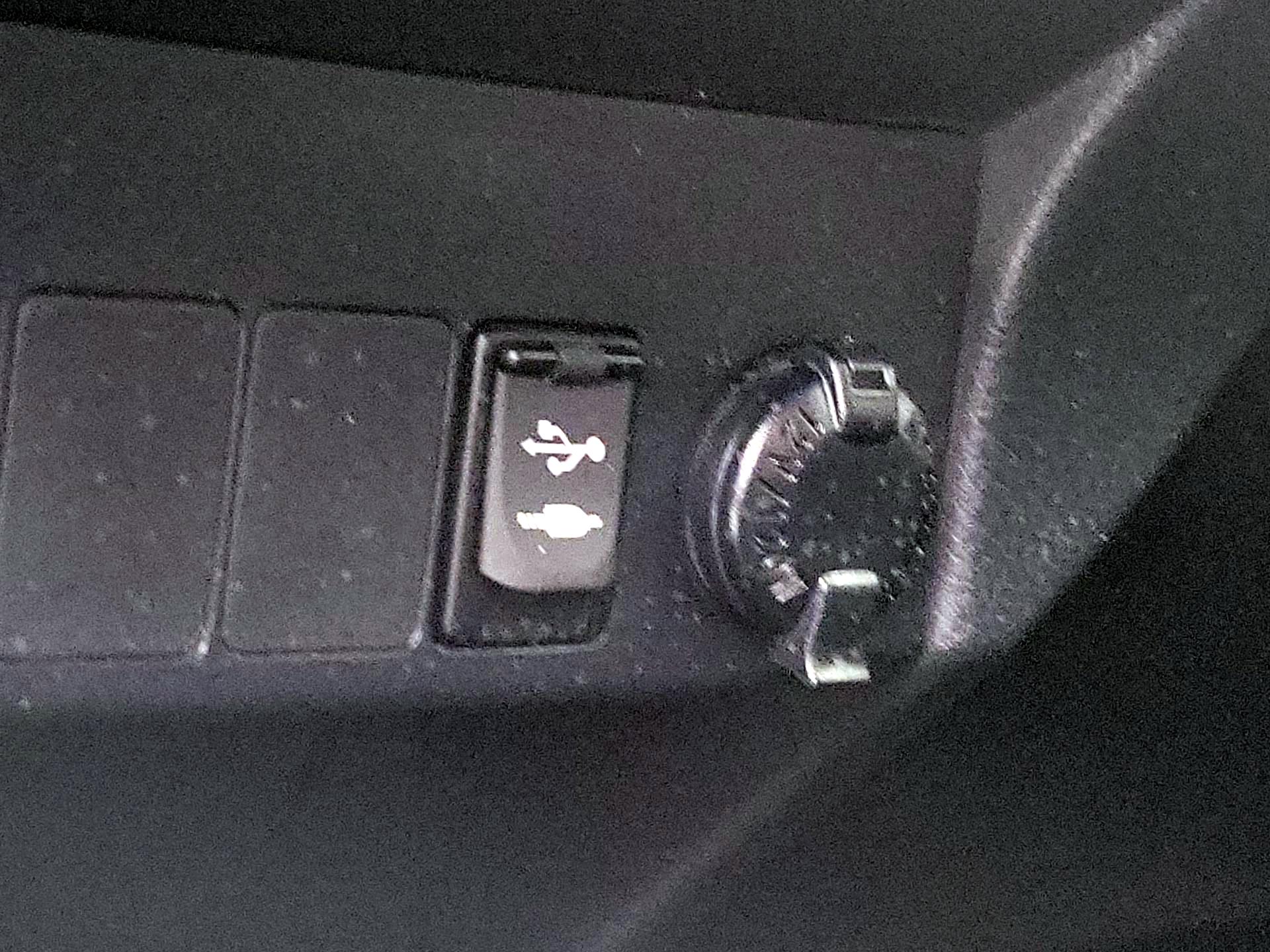 Thumbnail: 2018 Toyota RAV4 - 18