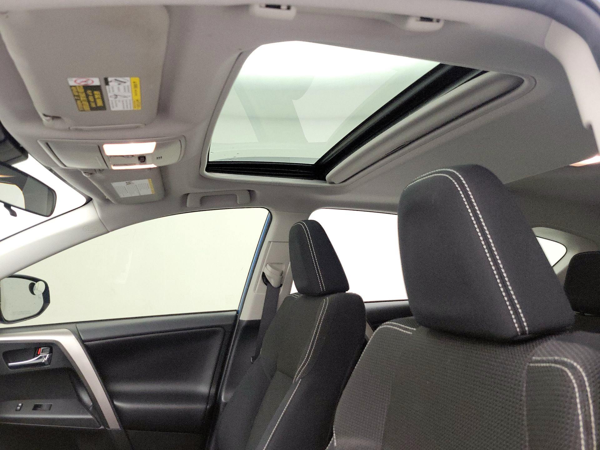 Thumbnail: 2018 Toyota RAV4 - 19