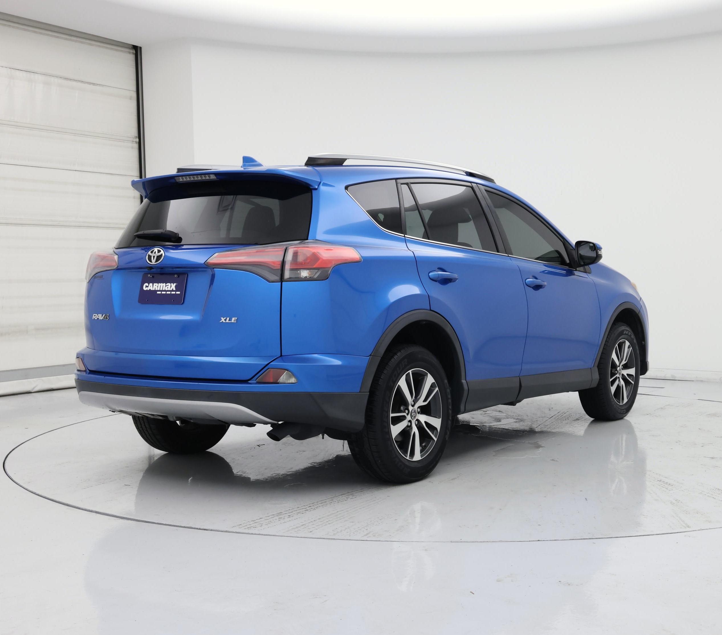 Thumbnail: 2018 Toyota RAV4 - 8