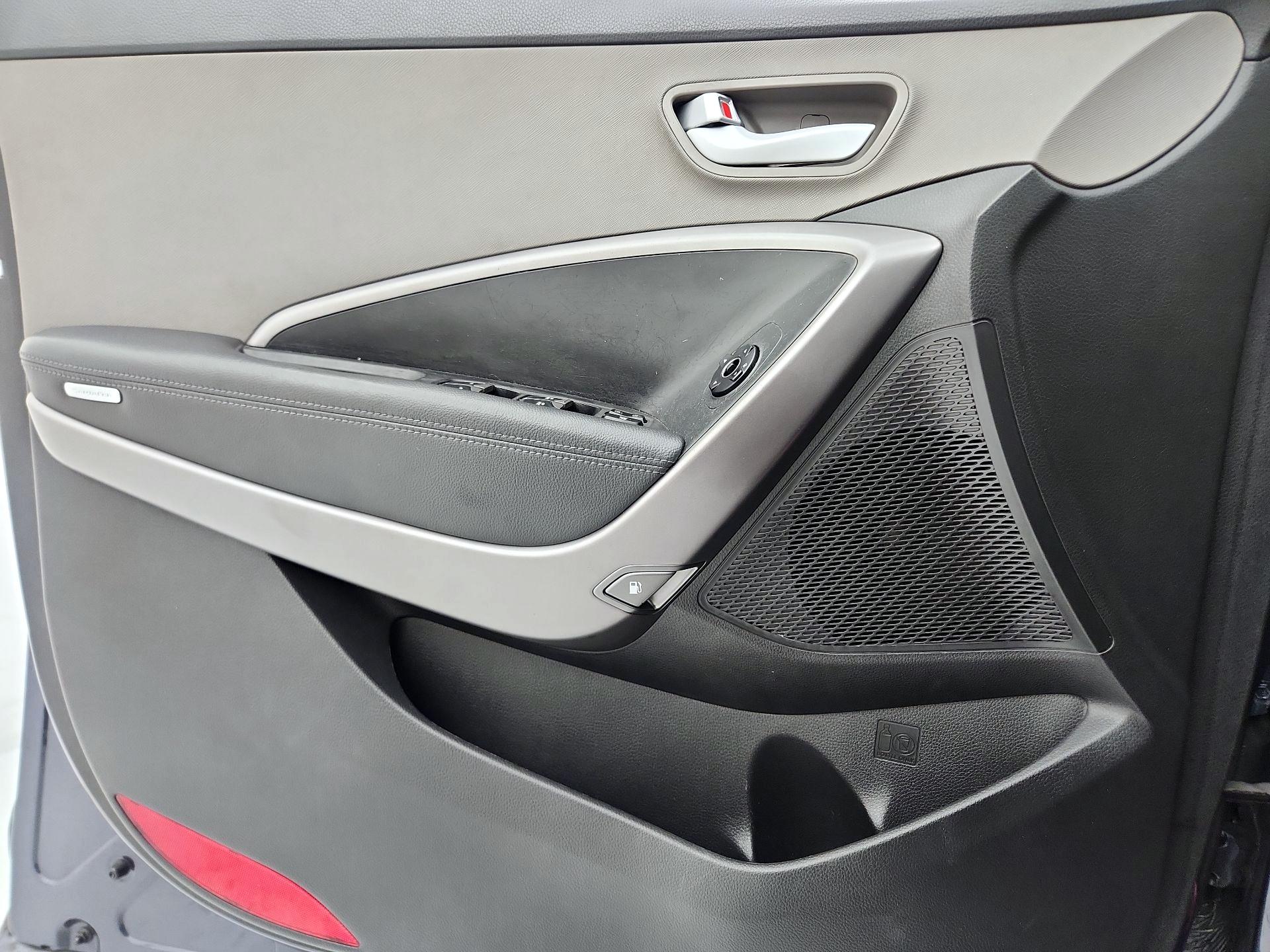 Thumbnail: 2016 Hyundai Santa Fe - 12