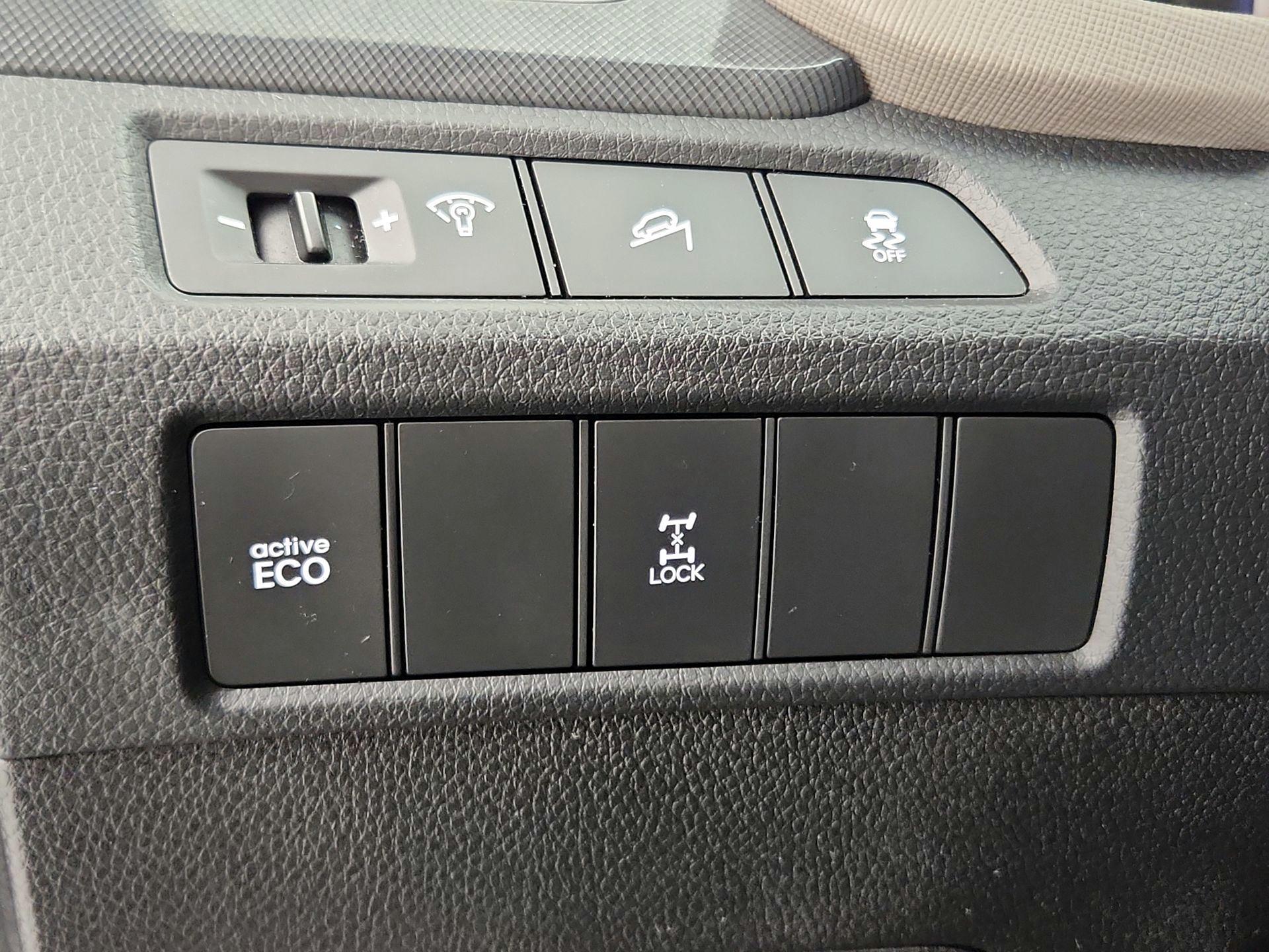 Thumbnail: 2016 Hyundai Santa Fe - 13