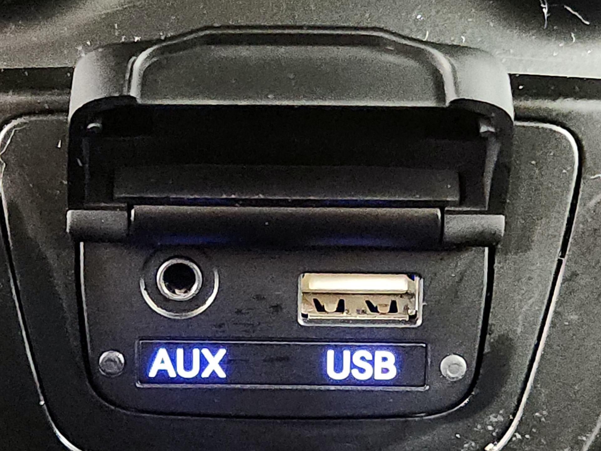 Thumbnail: 2016 Hyundai Santa Fe - 18