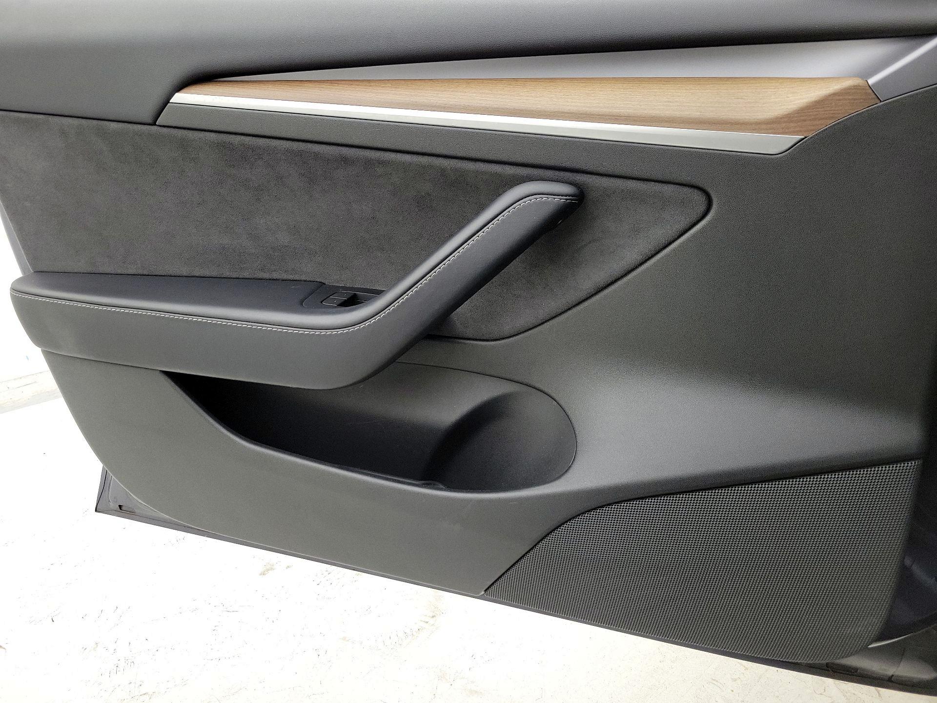 Thumbnail: 2022 Tesla Model 3 - 12