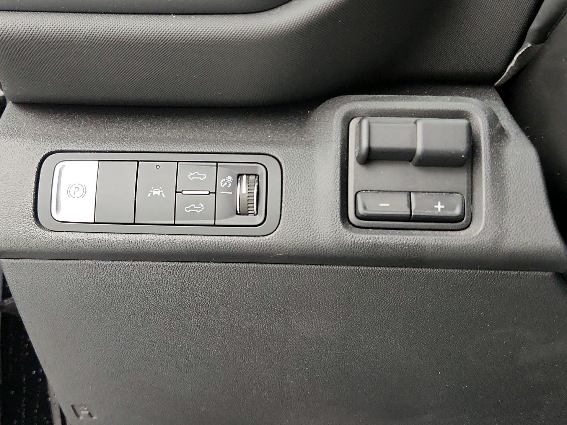 Thumbnail: 2025 Chevrolet Silverado EV - 13