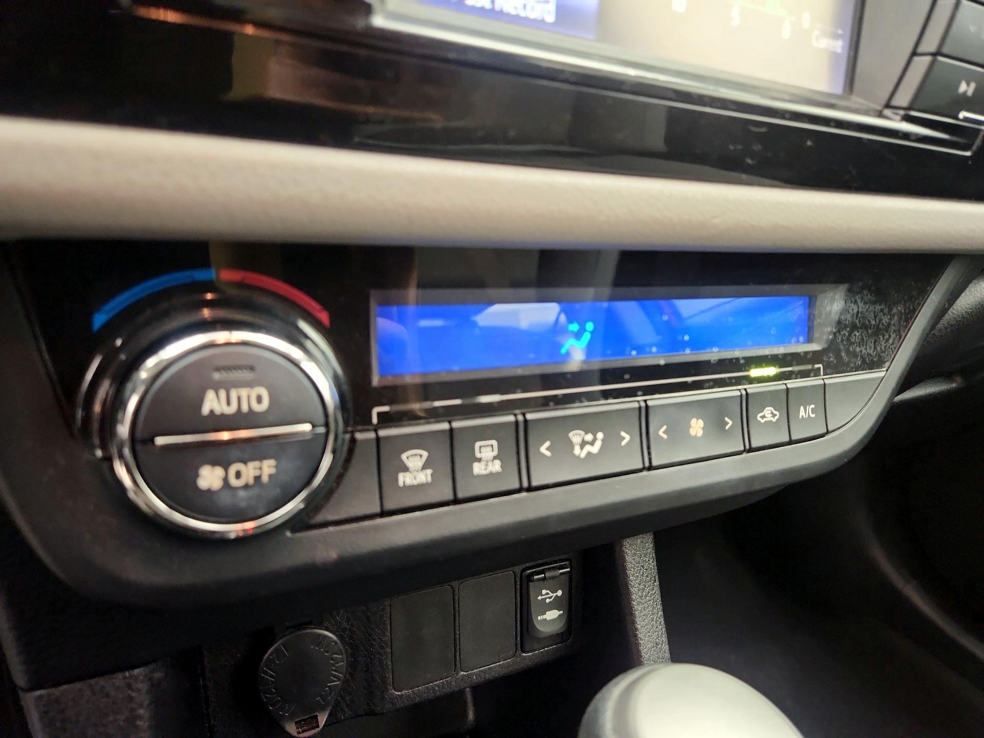 Thumbnail: 2014 Toyota Corolla - 16