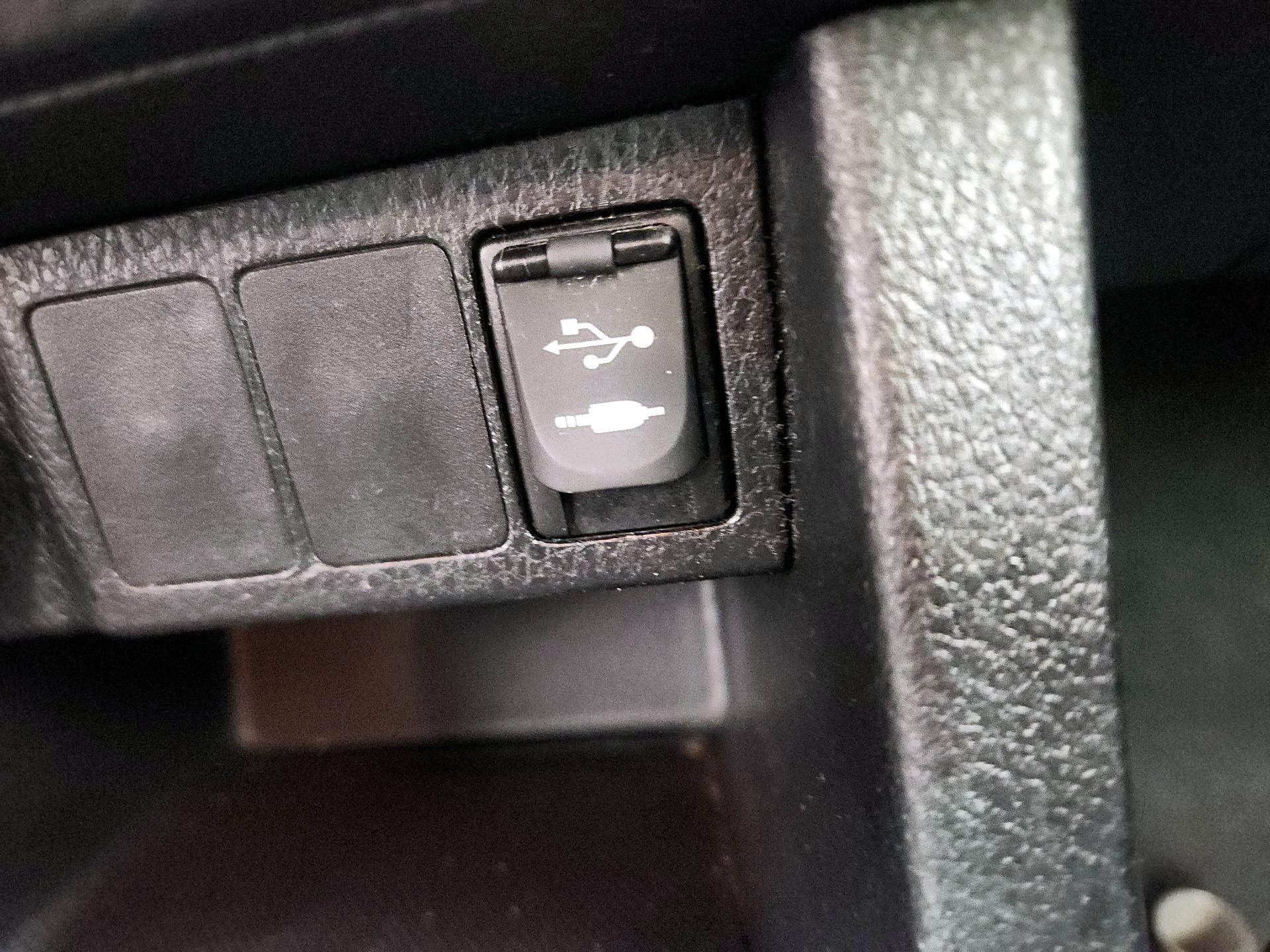 Thumbnail: 2014 Toyota Corolla - 18