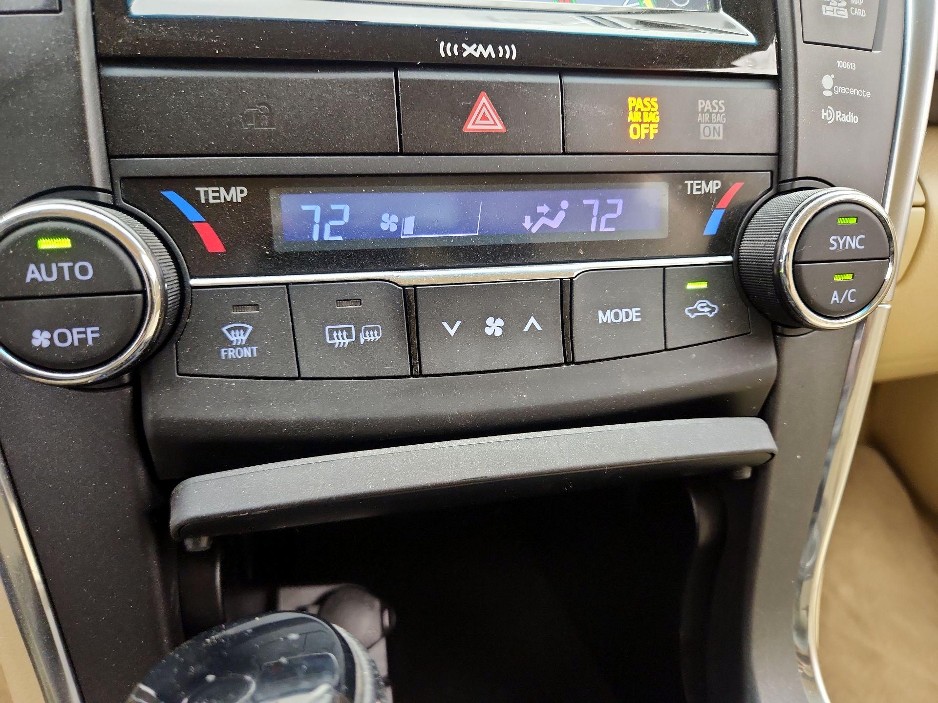 Thumbnail: 2016 Toyota Camry - 17