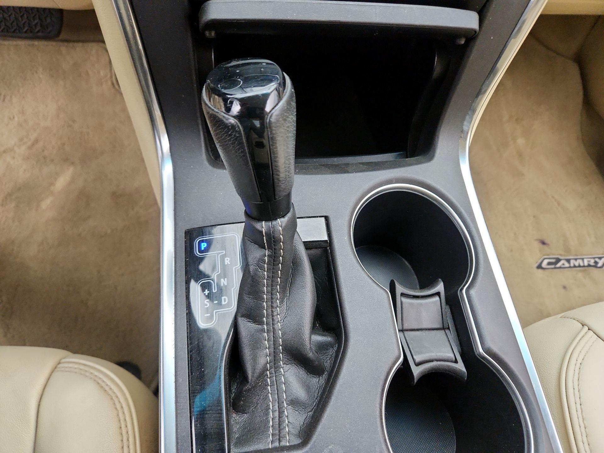 Thumbnail: 2016 Toyota Camry - 18