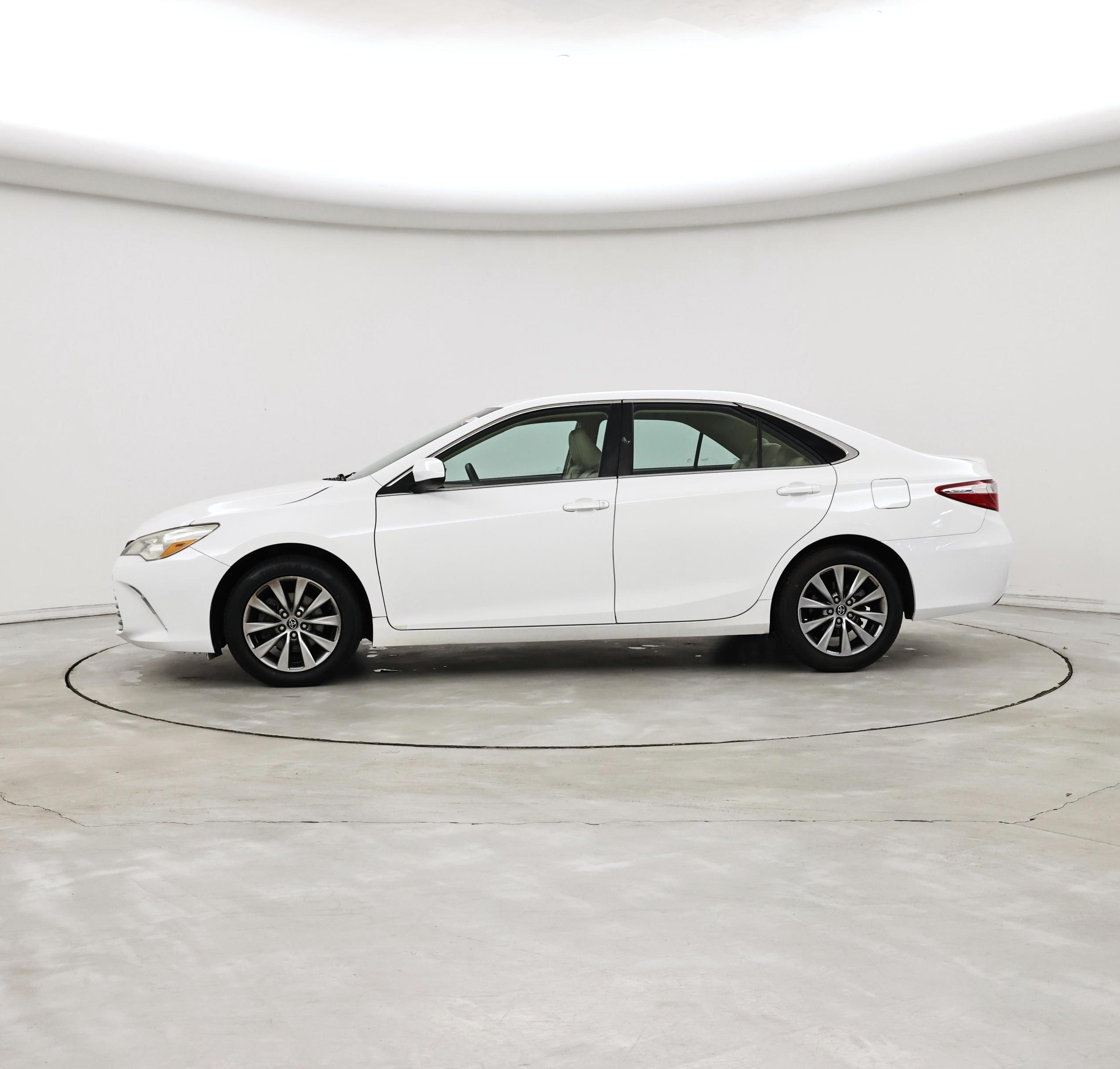 Thumbnail: 2016 Toyota Camry - 3