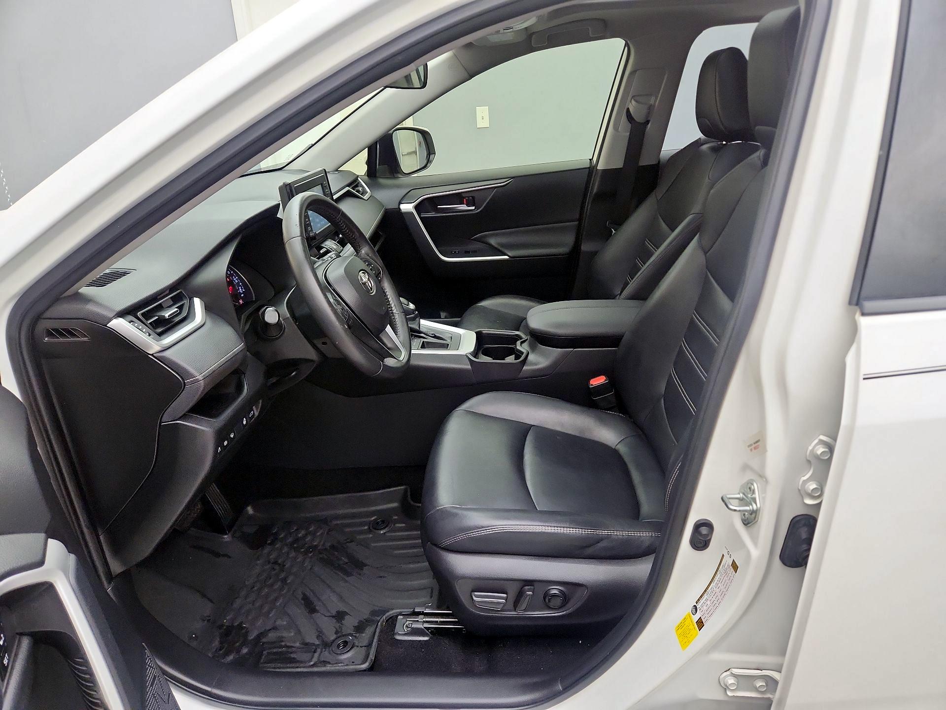 Thumbnail: 2019 Toyota RAV4 - 11