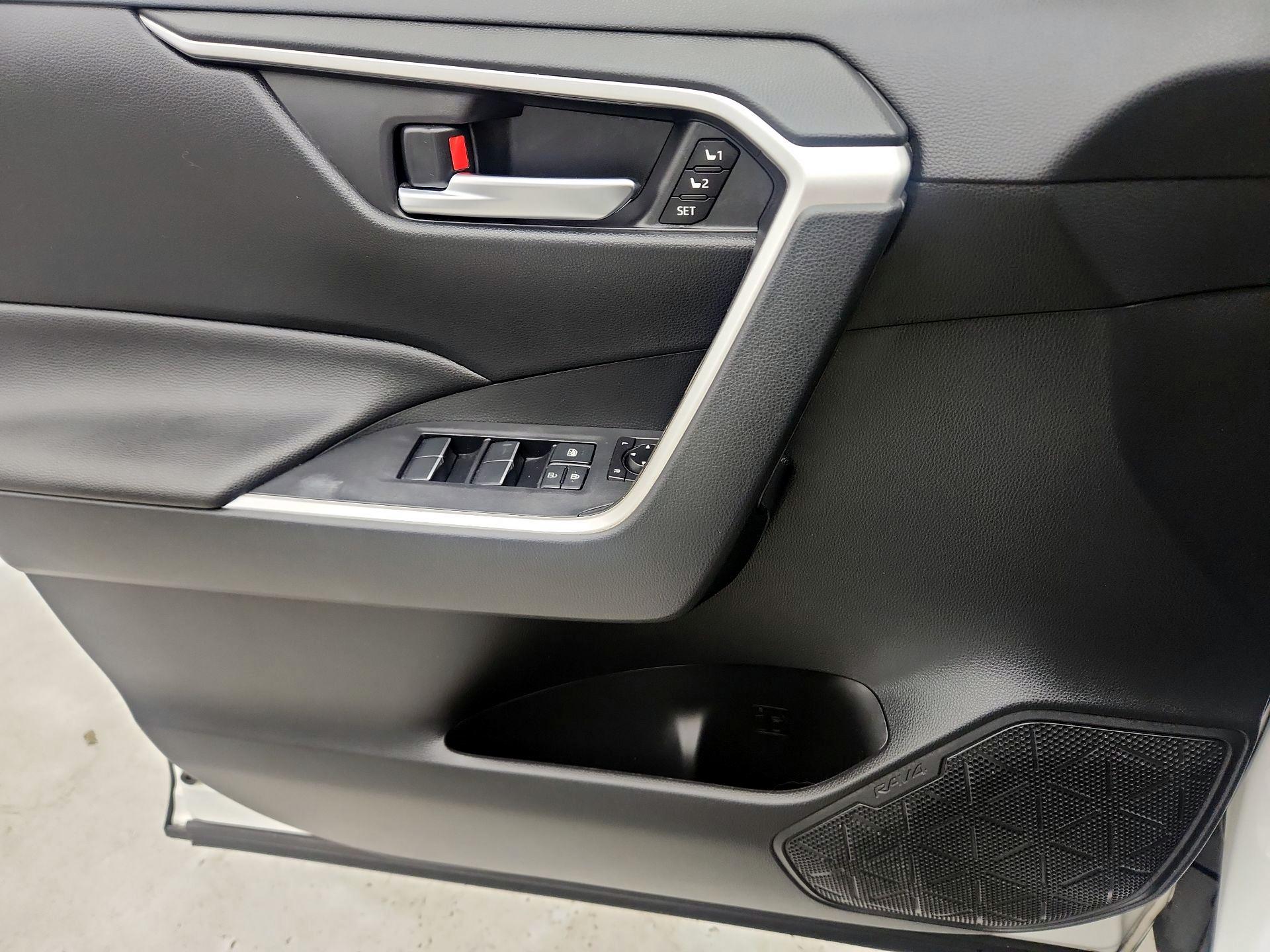 Thumbnail: 2019 Toyota RAV4 - 12