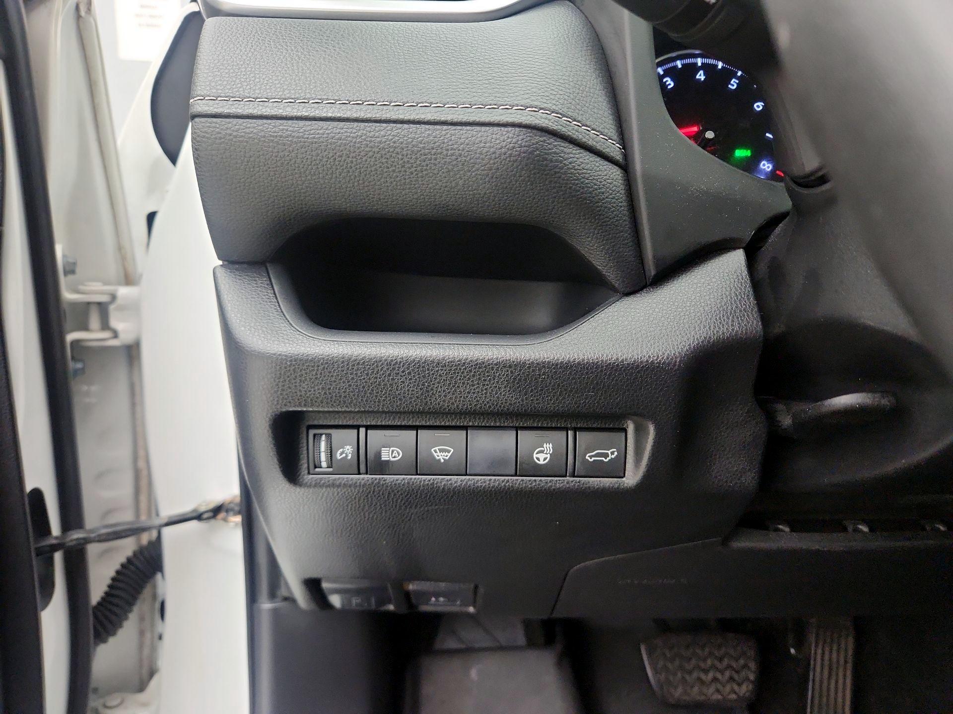 Thumbnail: 2019 Toyota RAV4 - 13