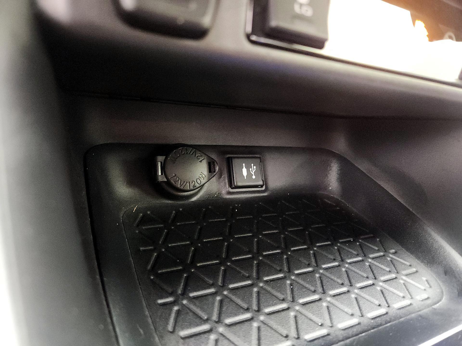 Thumbnail: 2019 Toyota RAV4 - 18