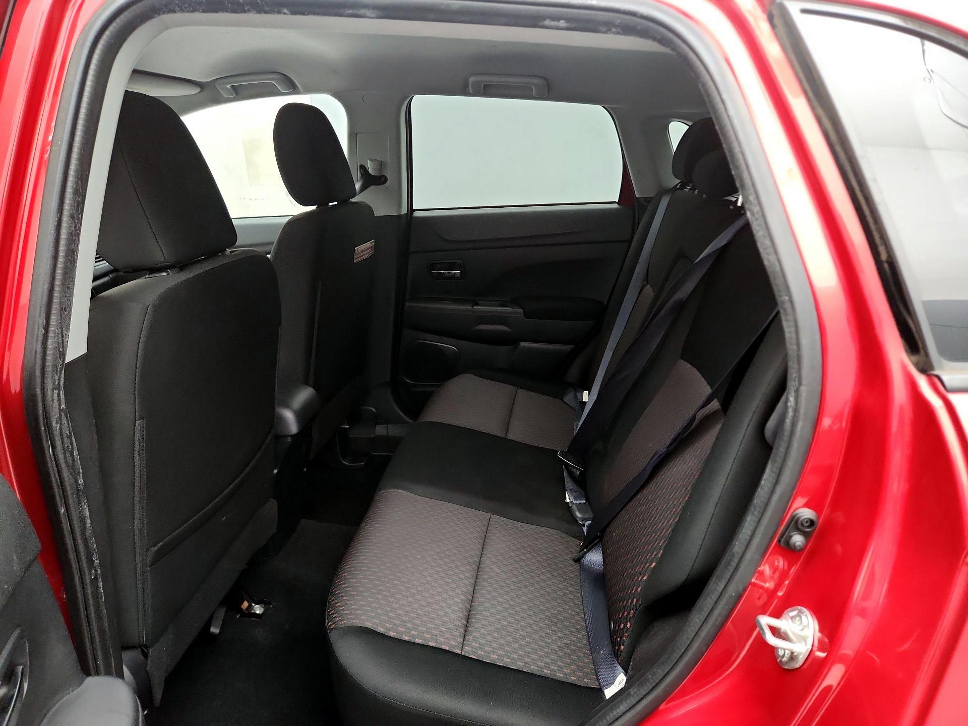 Thumbnail: 2017 Mitsubishi Outlander Sport - 18